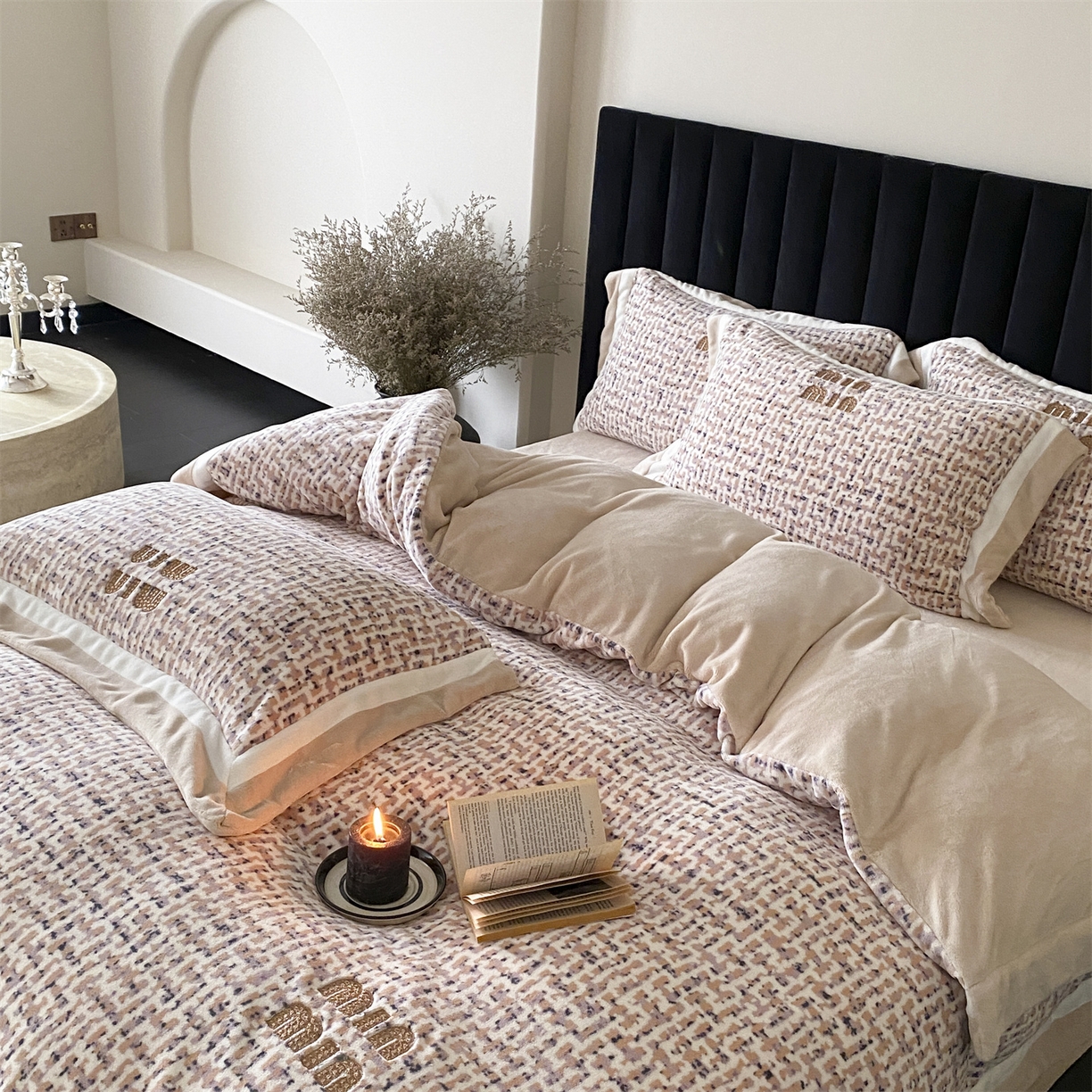 91家纺网 家纺一手货源 找家纺 馨蕊 2025新款意大利进口高精密刺绣拼角工艺秋冬轻奢煦暖绒系列-绒苏珊 会员-10【券后控价358/378】 绒苏珊-香槟