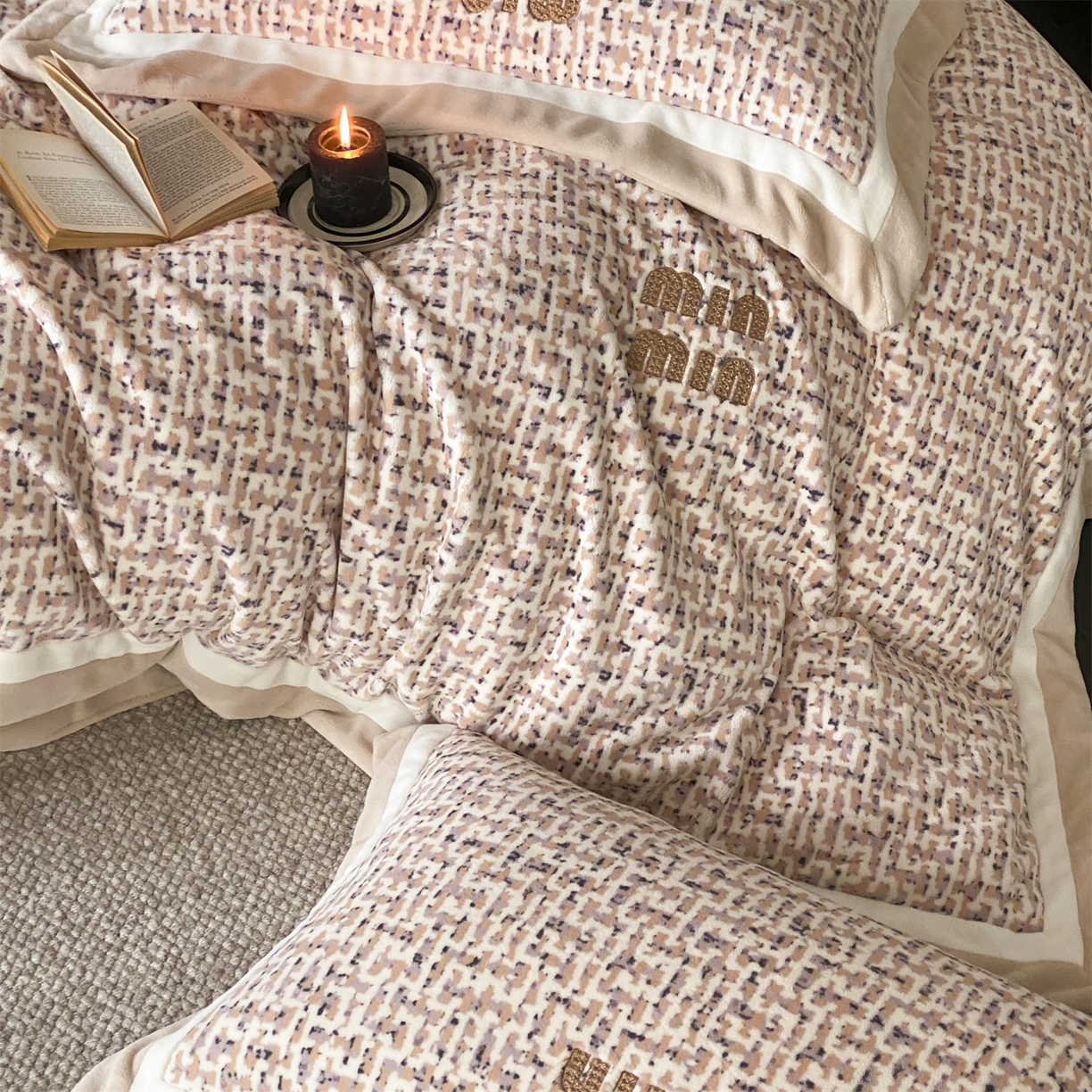 91家纺网 家纺一手货源 找家纺 馨蕊 2025新款意大利进口高精密刺绣拼角工艺秋冬轻奢煦暖绒系列-绒苏珊 会员-10【券后控价358/378】 绒苏珊-香槟