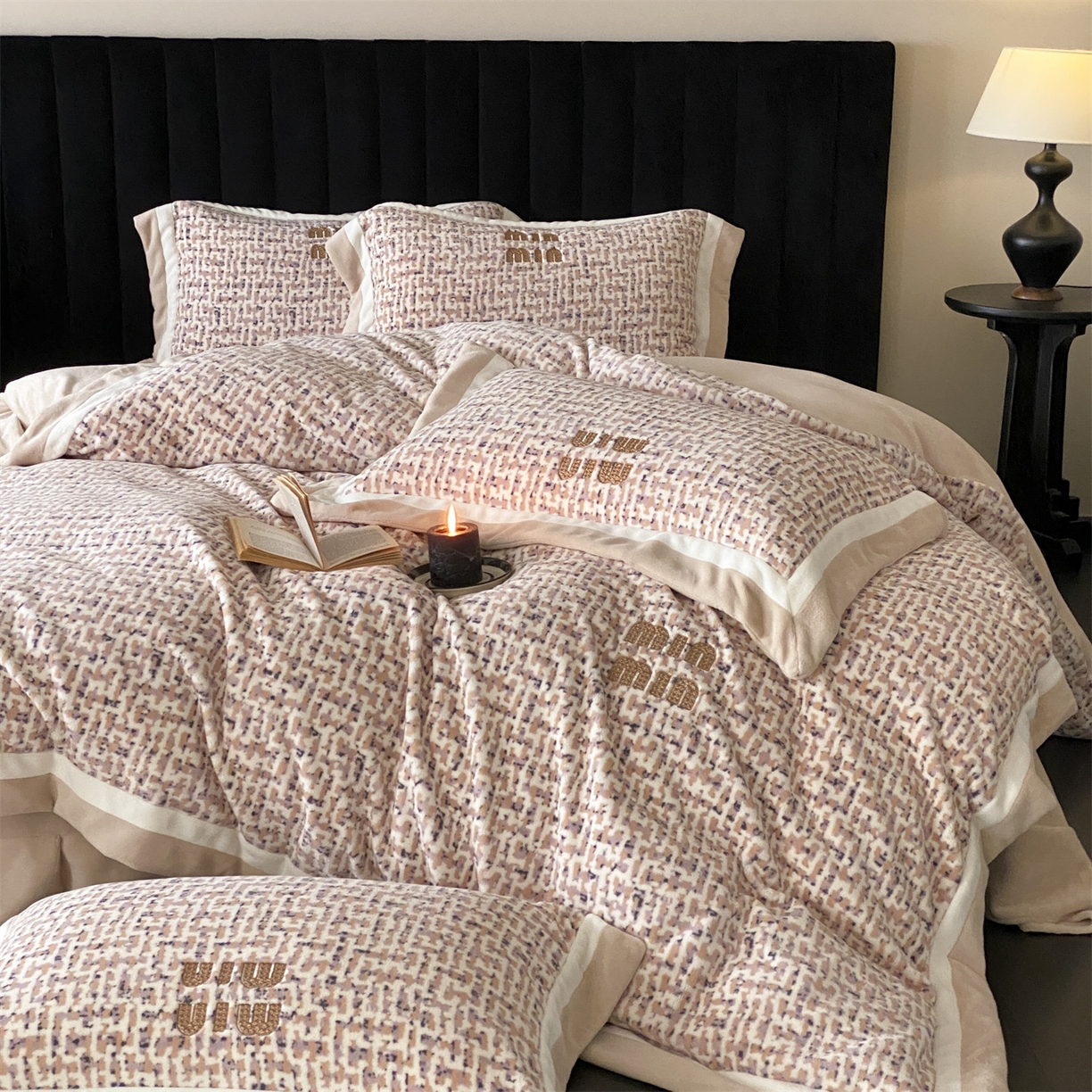 91家纺网 家纺一手货源 找家纺 馨蕊 2025新款意大利进口高精密刺绣拼角工艺秋冬轻奢煦暖绒系列-绒苏珊 会员-10【券后控价358/378】 绒苏珊-香槟