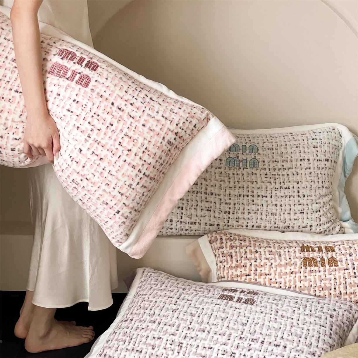 91家纺网 家纺一手货源 找家纺 馨蕊 2025新款意大利进口高精密刺绣拼角工艺秋冬轻奢煦暖绒系列-绒苏珊 会员-10【券后控价358/378】 组合