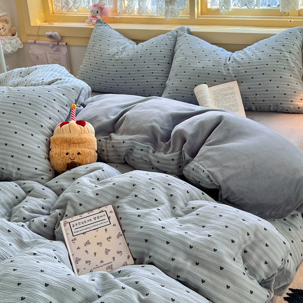 91家纺网 家纺一手货源 找家纺 玉海棠家纺 2025新款A版三层纱B版牛奶绒四件套系列 雨爱