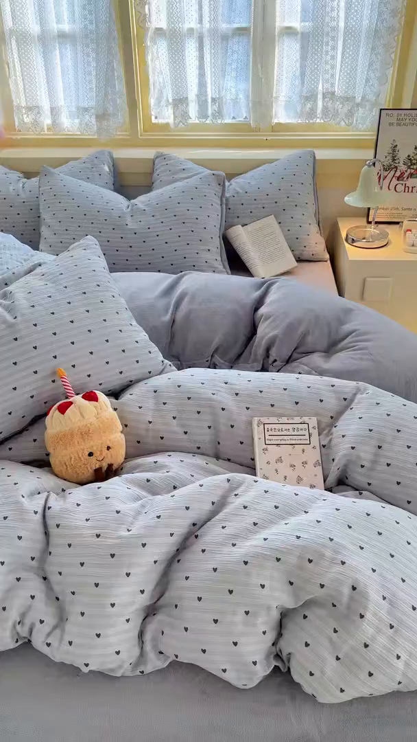 91家纺网 家纺一手货源 找家纺 玉海棠家纺 2025新款A版三层纱B版牛奶绒四件套系列 雨爱