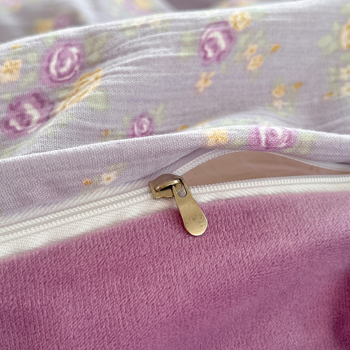 91家纺网 家纺一手货源 找家纺 玉海棠家纺 2025新款A版三层纱B版牛奶绒四件套系列 紫萱