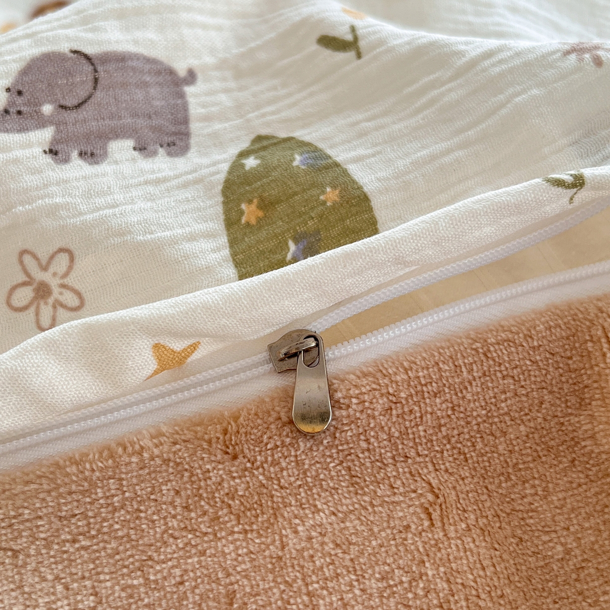 91家纺网 家纺一手货源 找家纺 （总）瑞钰 2025新款A版三层纱B版牛奶绒四件套系列