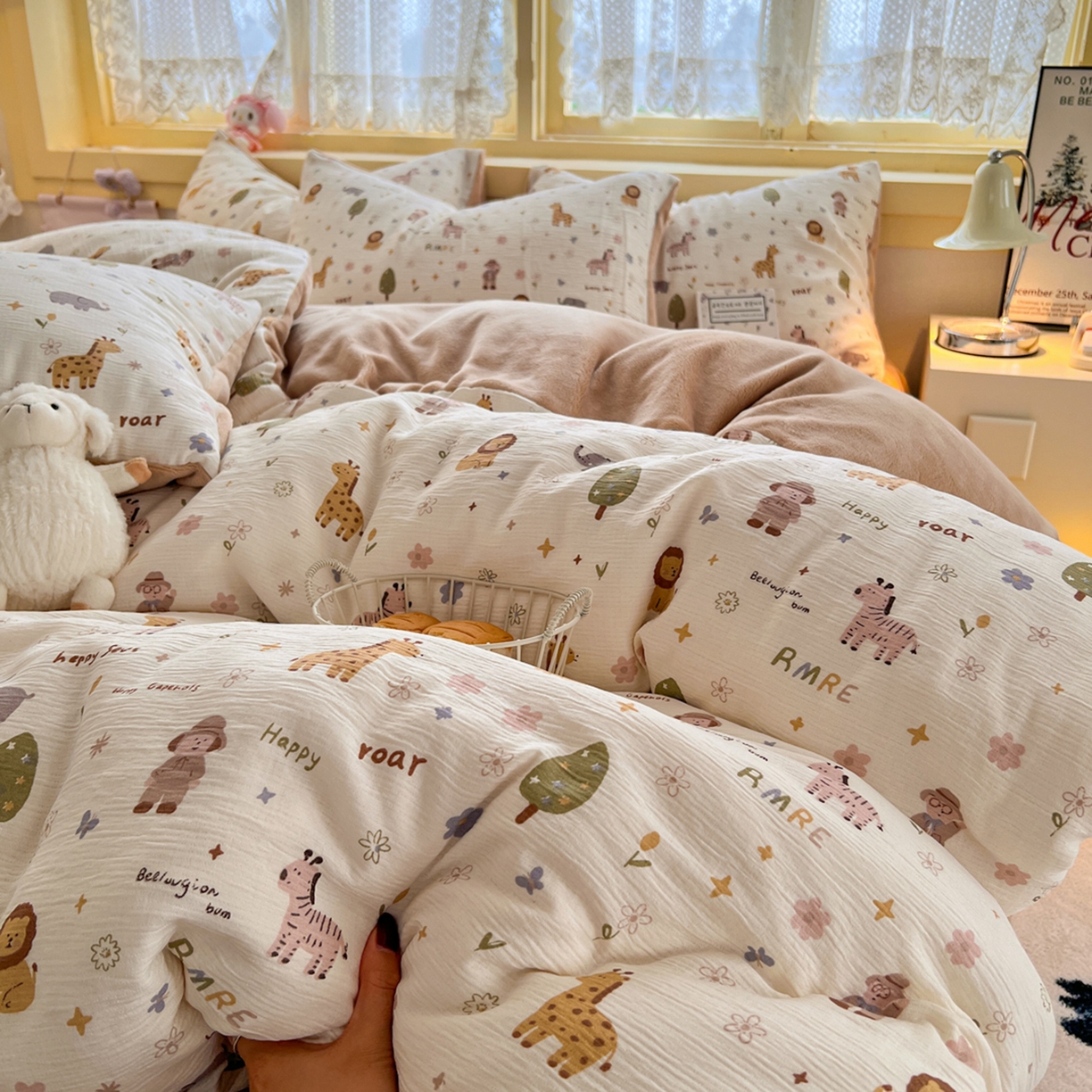 91家纺网 家纺一手货源 找家纺 瑞钰 2025新款A版三层纱B版牛奶绒四件套系列 动物团团