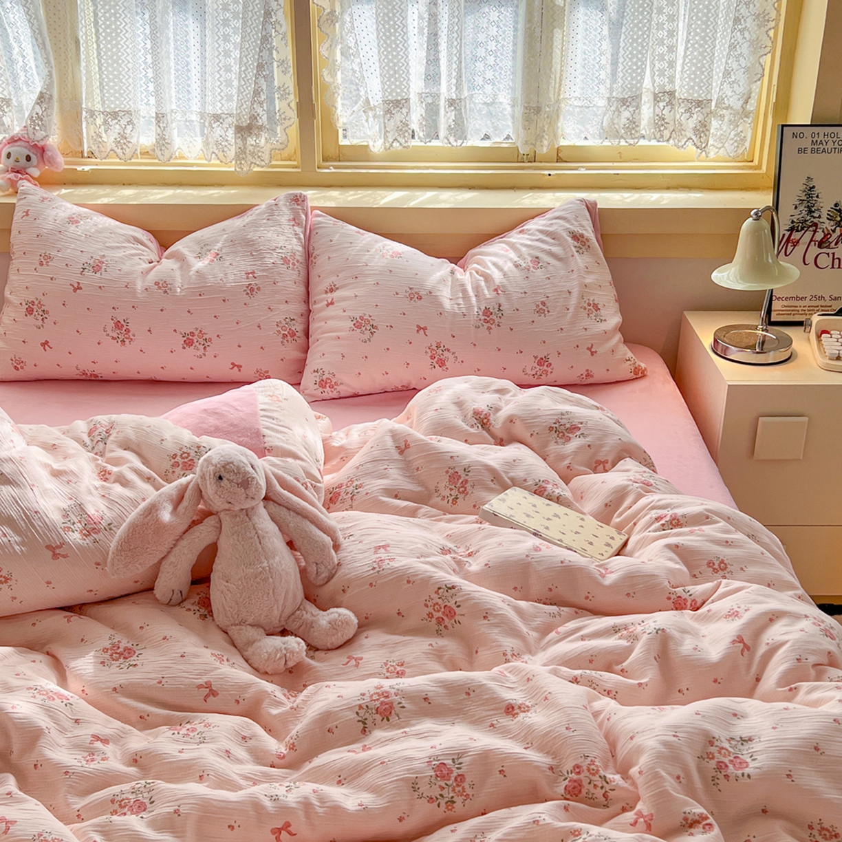 91家纺网 家纺一手货源 找家纺 瑞钰 2025新款A版三层纱B版牛奶绒四件套系列 粉黛