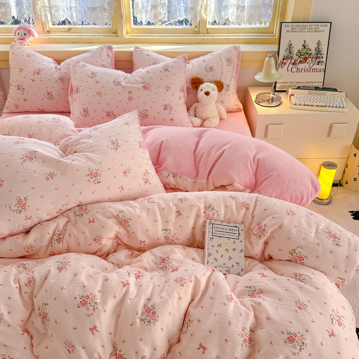 91家纺网 家纺一手货源 找家纺 瑞钰 2025新款A版三层纱B版牛奶绒四件套系列 粉黛