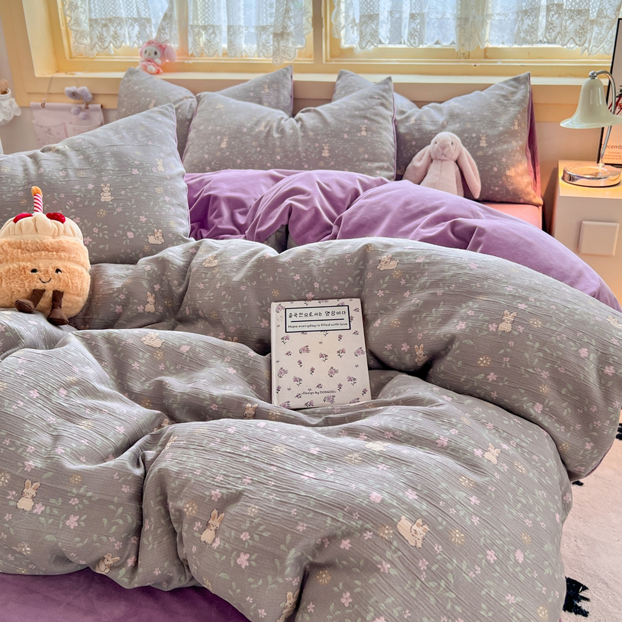 91家纺网 家纺一手货源 找家纺 瑞钰 2025新款A版三层纱B版牛奶绒四件套系列 花间兔