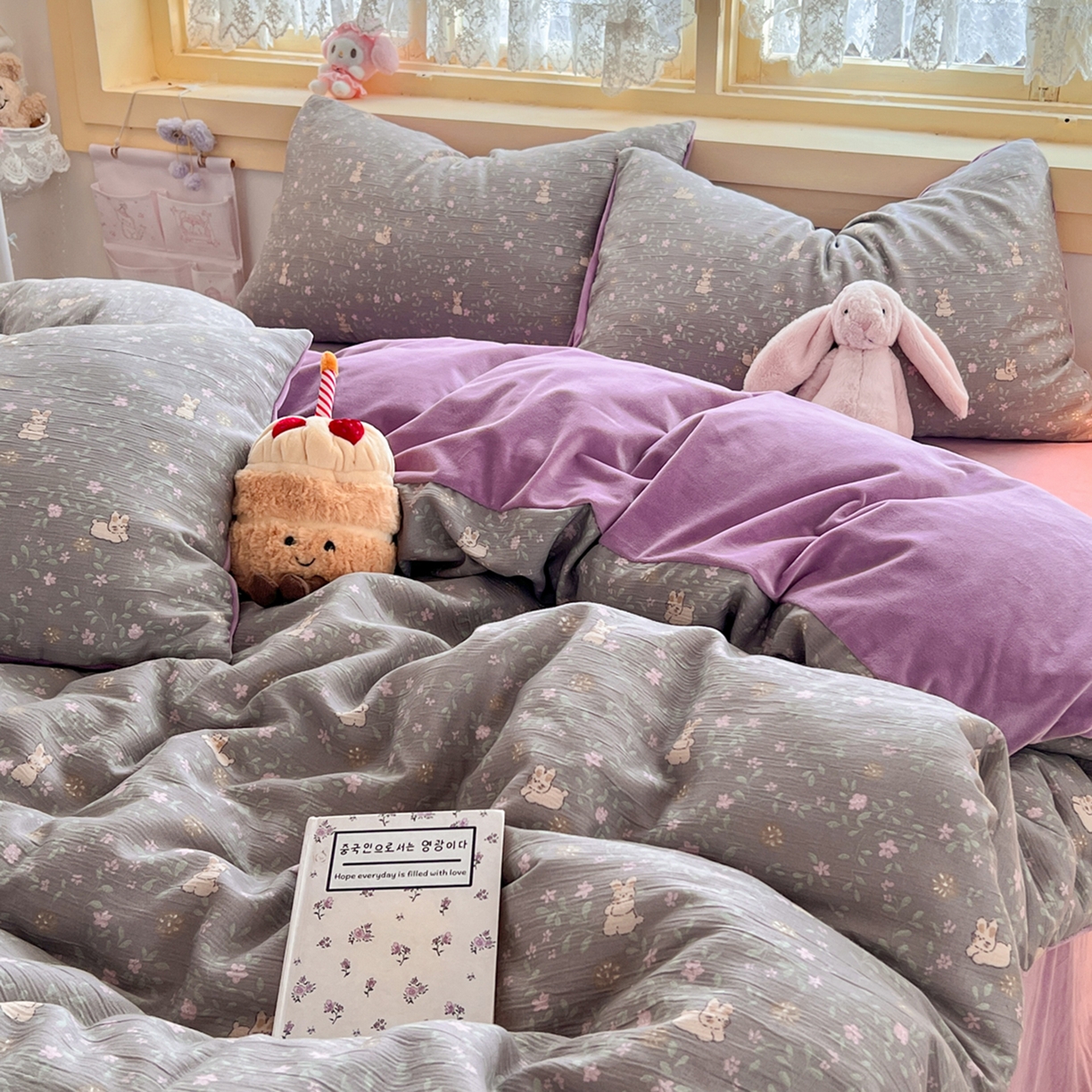 91家纺网 家纺一手货源 找家纺 瑞钰 2025新款A版三层纱B版牛奶绒四件套系列 花间兔