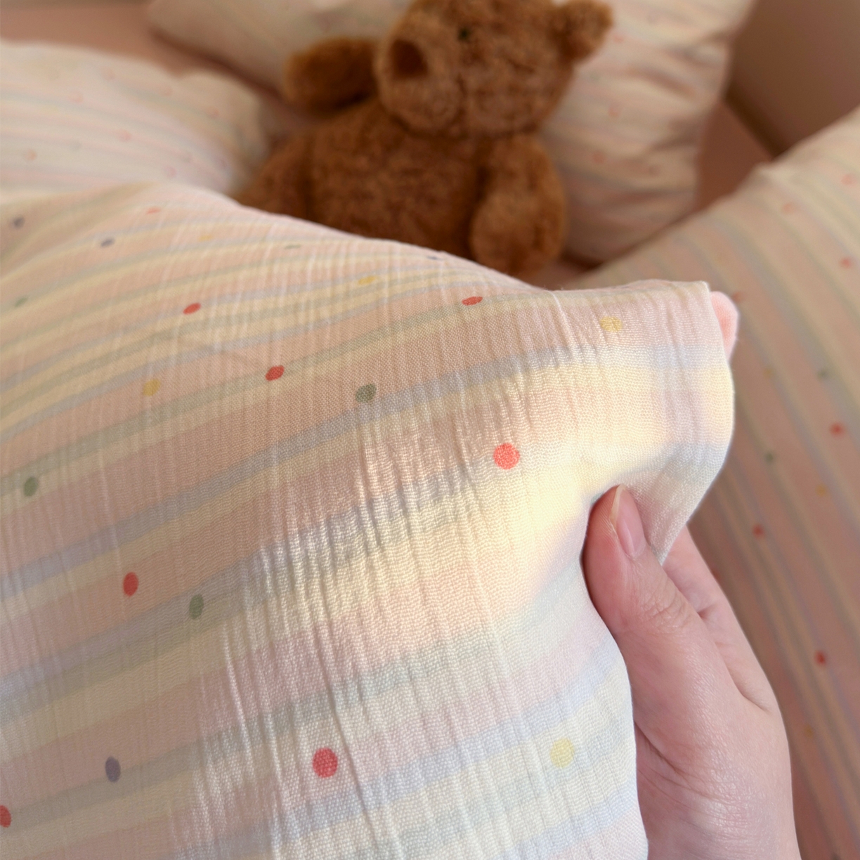 91家纺网 家纺一手货源 找家纺 玉海棠家纺 2025新款甄选三层纱印花四件套 彩虹世界