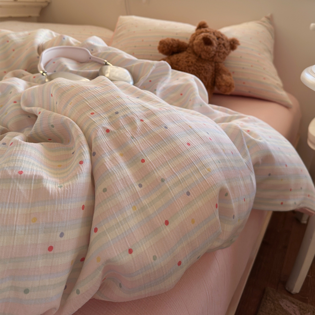 91家纺网 家纺一手货源 找家纺 玉海棠家纺 2025新款甄选三层纱印花四件套 彩虹世界