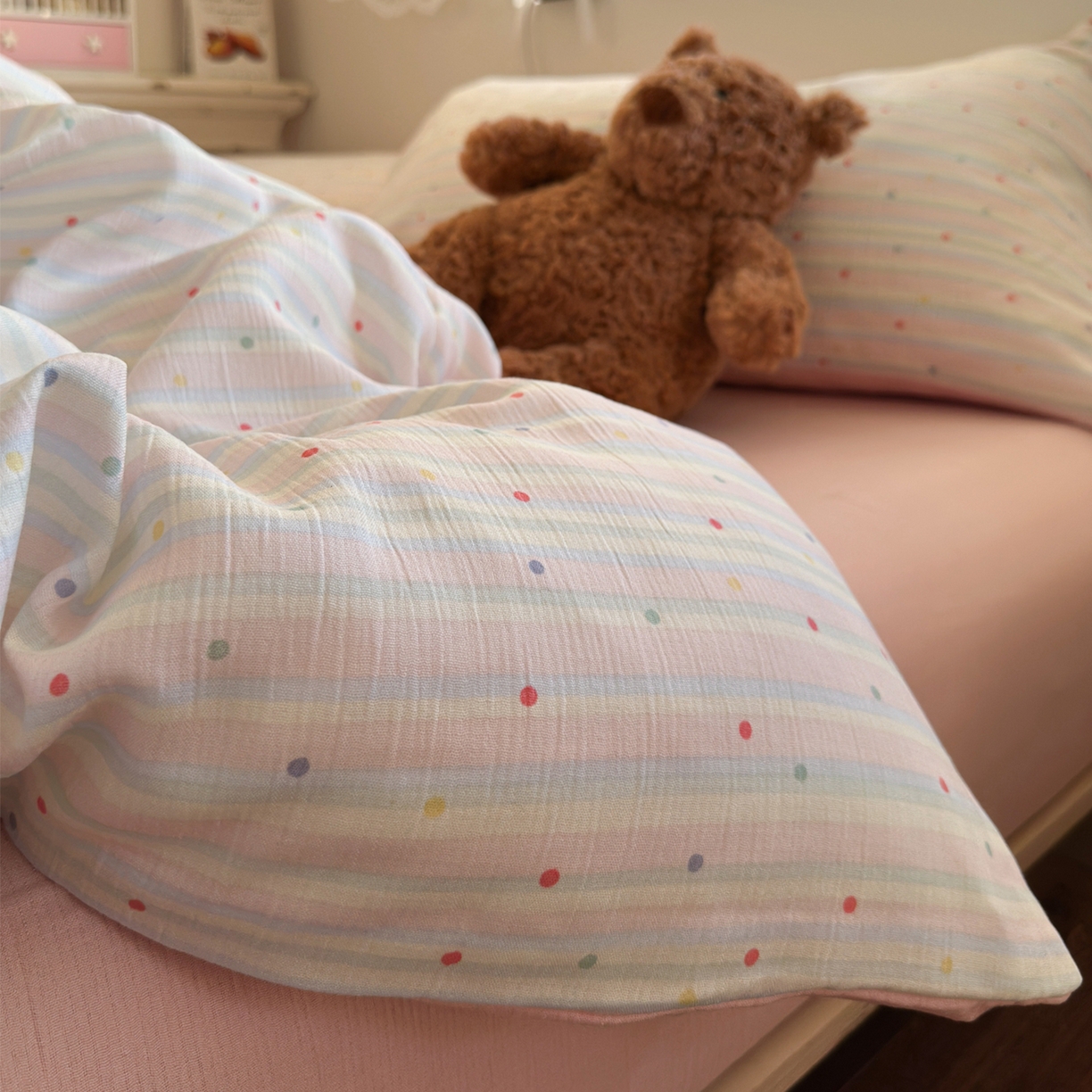 91家纺网 家纺一手货源 找家纺 玉海棠家纺 2025新款甄选三层纱印花四件套 彩虹世界