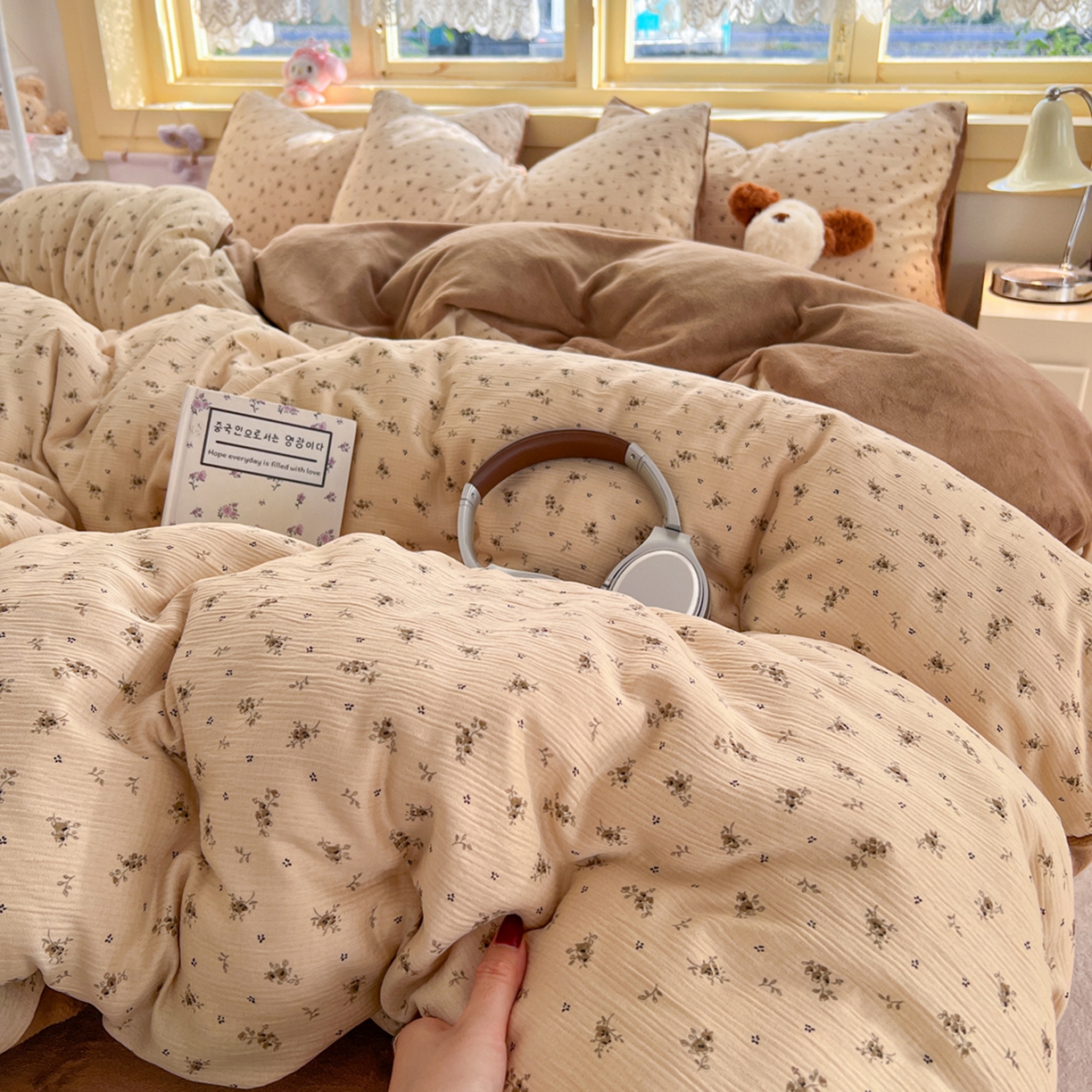 91家纺网 家纺一手货源 找家纺 瑞钰 2025新款A版三层纱B版牛奶绒四件套系列 莫奈-咖