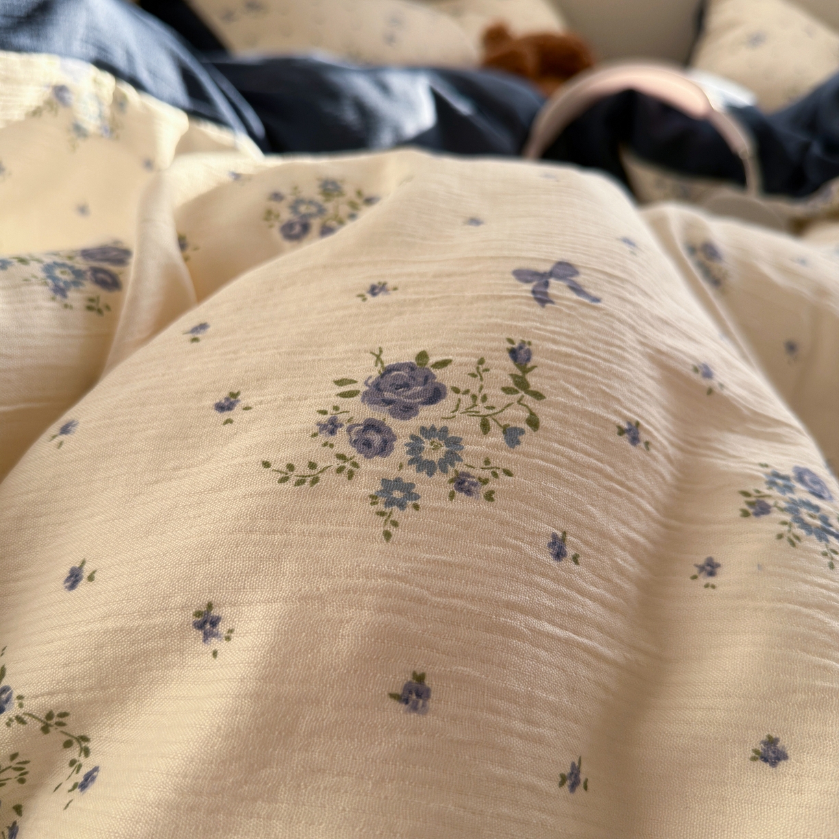 91家纺网 家纺一手货源 找家纺 玉海棠家纺 2025新款甄选三层纱印花四件套 贩卖夏风-蓝