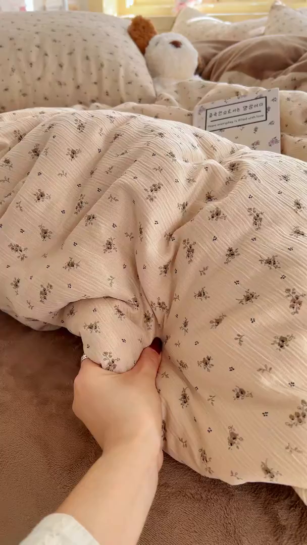 91家纺网 家纺一手货源 找家纺 瑞钰 2025新款A版三层纱B版牛奶绒四件套系列 莫奈-咖