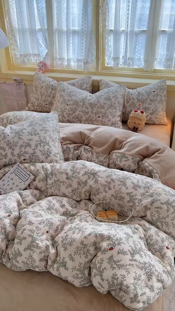 91家纺网 家纺一手货源 找家纺 瑞钰 2025新款A版三层纱B版牛奶绒四件套系列 沐风