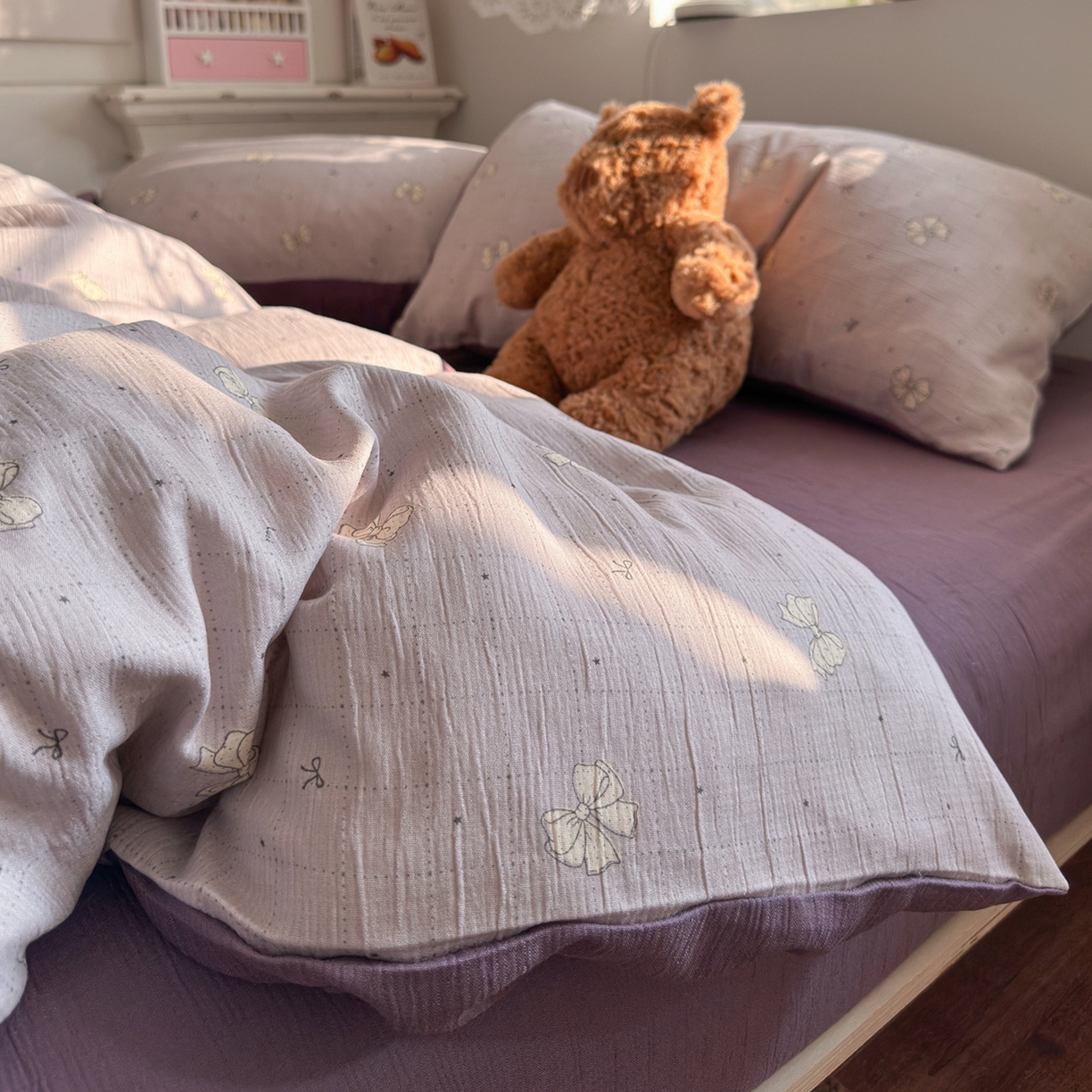 91家纺网 家纺一手货源 找家纺 玉海棠家纺 2025新款甄选三层纱印花四件套 蝴蝶结紫