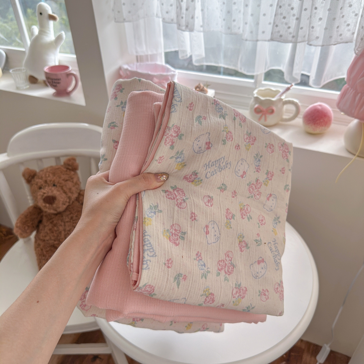 91家纺网 家纺一手货源 找家纺 玉海棠家纺 2025新款甄选三层纱印花四件套 花丛点点猫