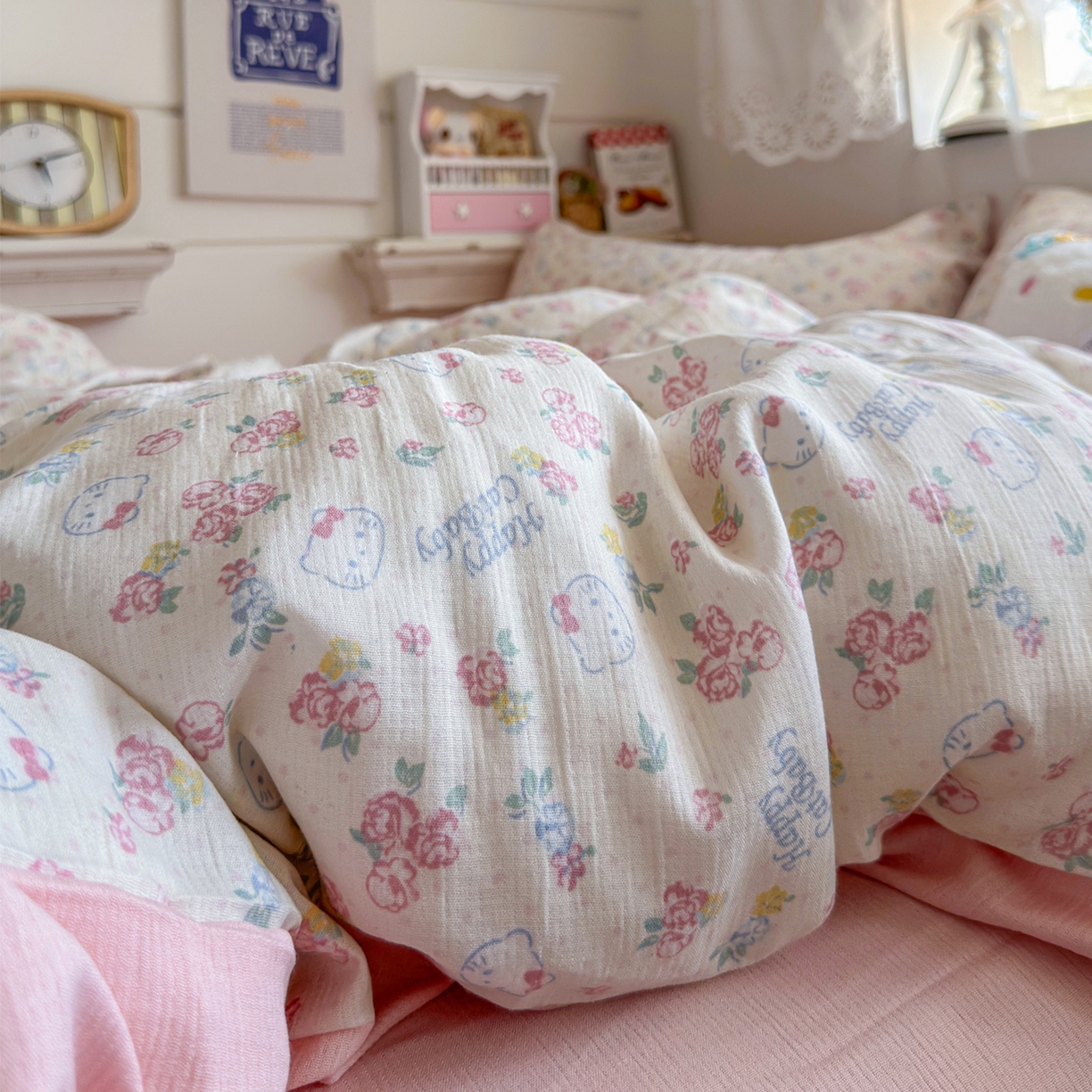 91家纺网 家纺一手货源 找家纺 玉海棠家纺 2025新款甄选三层纱印花四件套 花丛点点猫