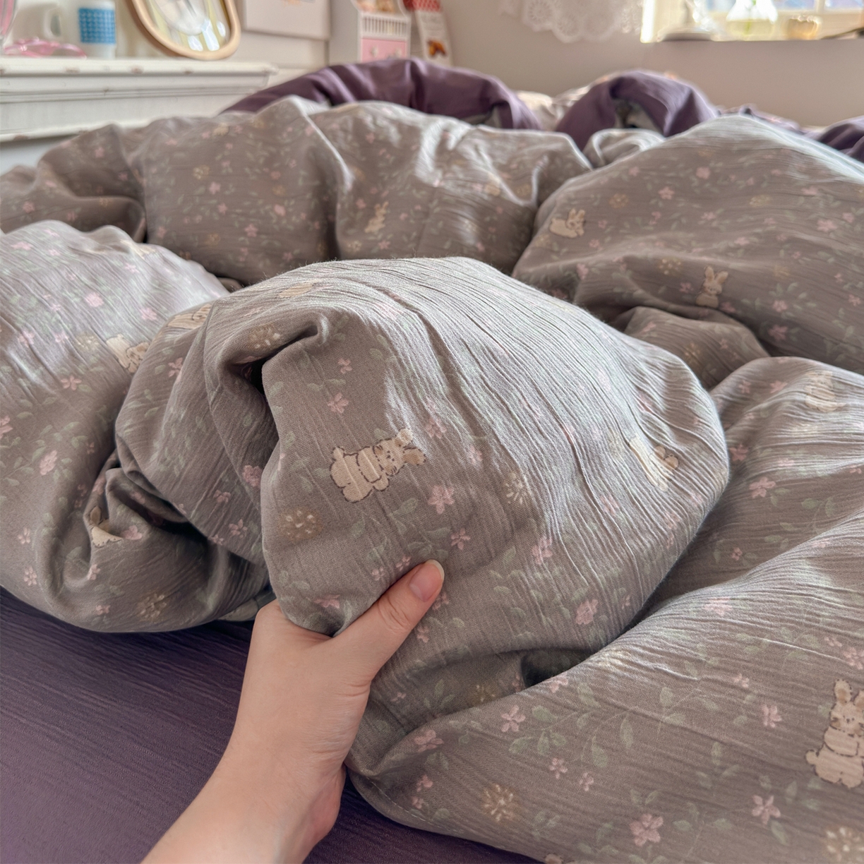 91家纺网 家纺一手货源 找家纺 玉海棠家纺 2025新款甄选三层纱印花四件套 花间兔