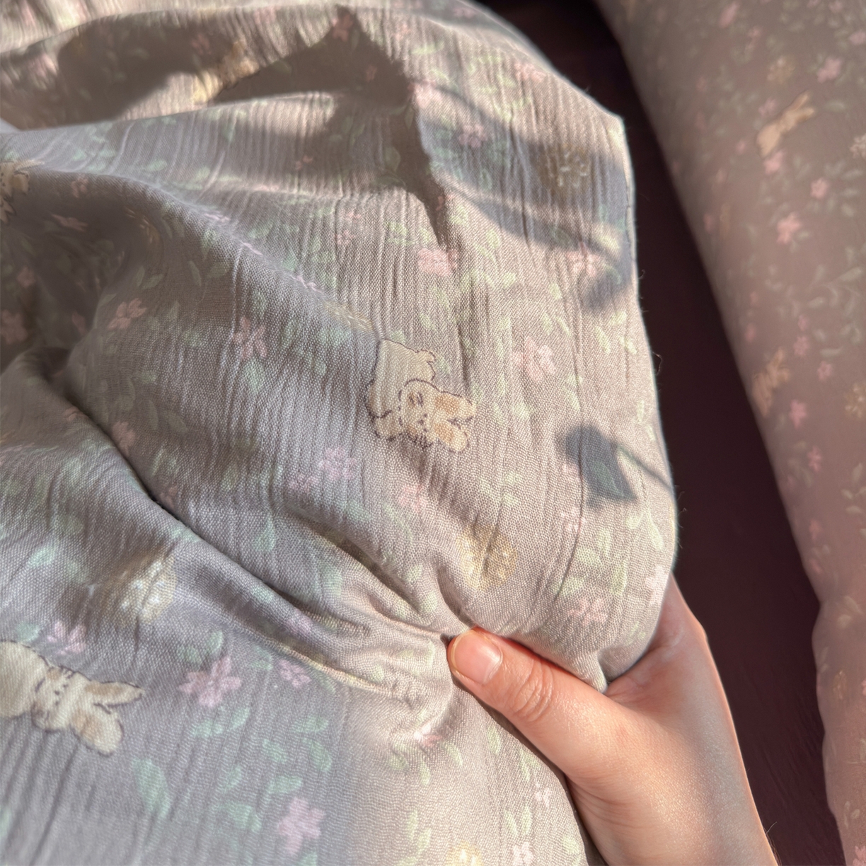 91家纺网 家纺一手货源 找家纺 玉海棠家纺 2025新款甄选三层纱印花四件套 花间兔