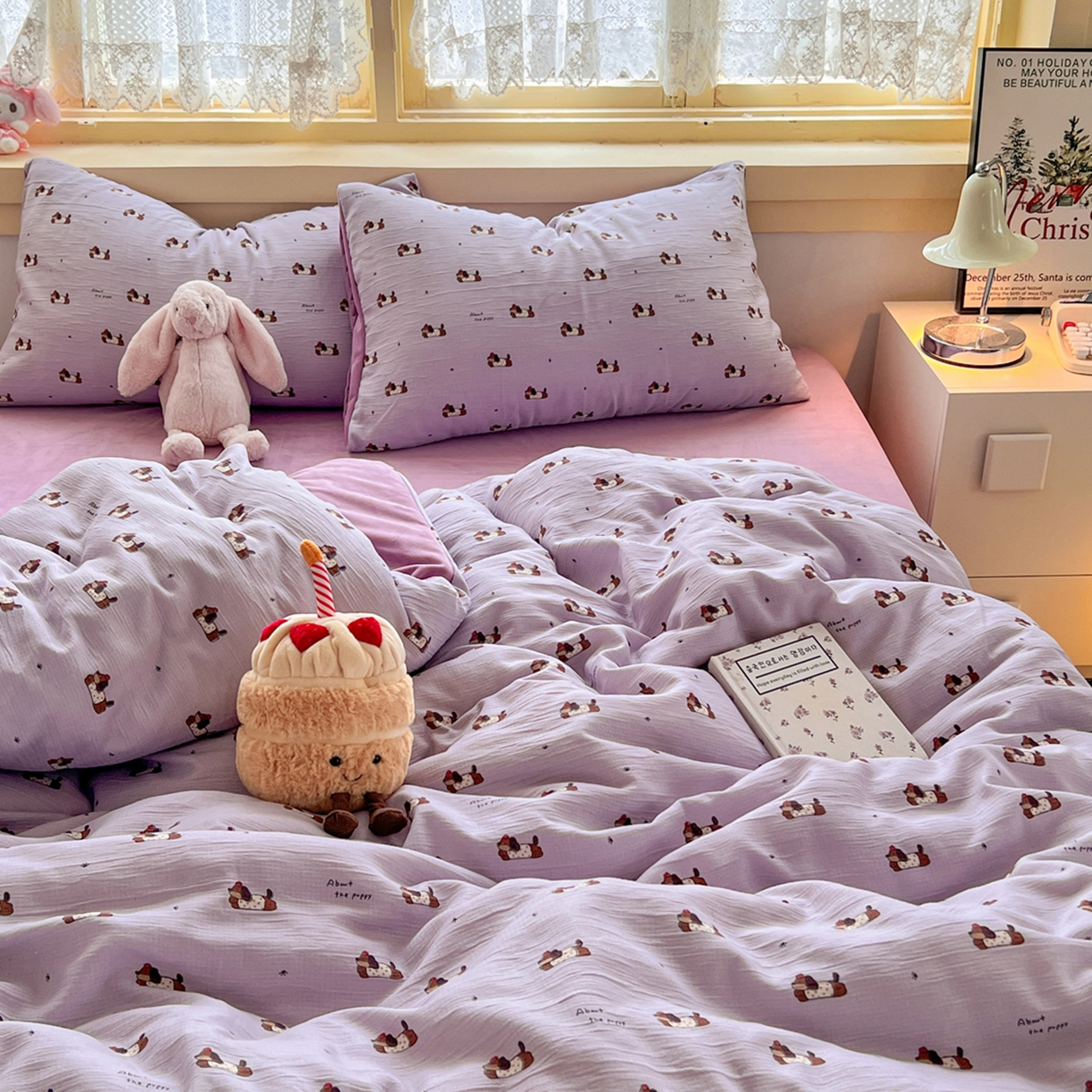 91家纺网 家纺一手货源 找家纺 瑞钰 2025新款A版三层纱B版牛奶绒四件套系列 葡萄腊肠狗