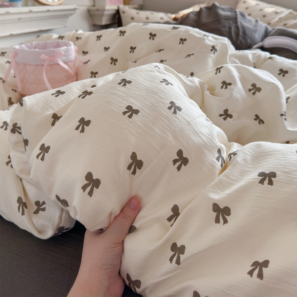 91家纺网 家纺一手货源 找家纺 玉海棠家纺 2025新款甄选三层纱印花四件套 碱水结