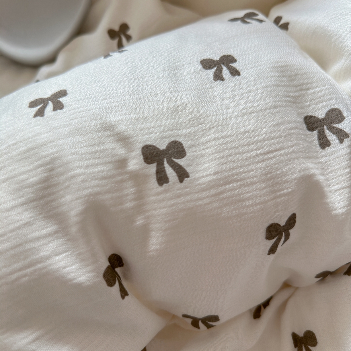 91家纺网 家纺一手货源 找家纺 玉海棠家纺 2025新款甄选三层纱印花四件套 碱水结