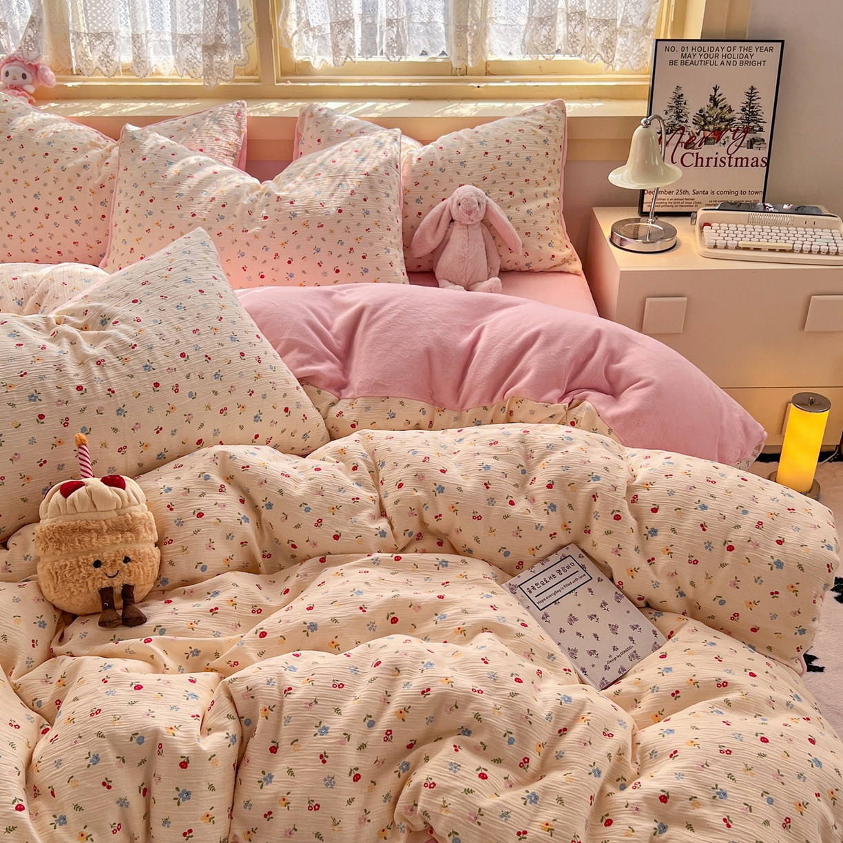 91家纺网 家纺一手货源 找家纺 瑞钰 2025新款A版三层纱B版牛奶绒四件套系列 小花点点