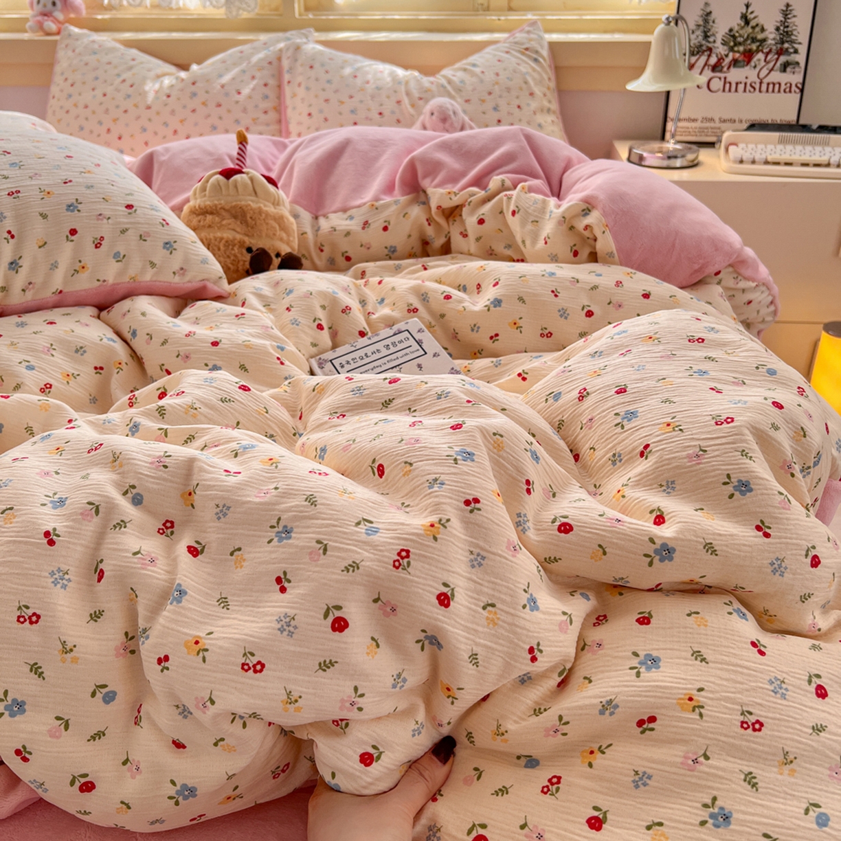 91家纺网 家纺一手货源 找家纺 瑞钰 2025新款A版三层纱B版牛奶绒四件套系列 小花点点