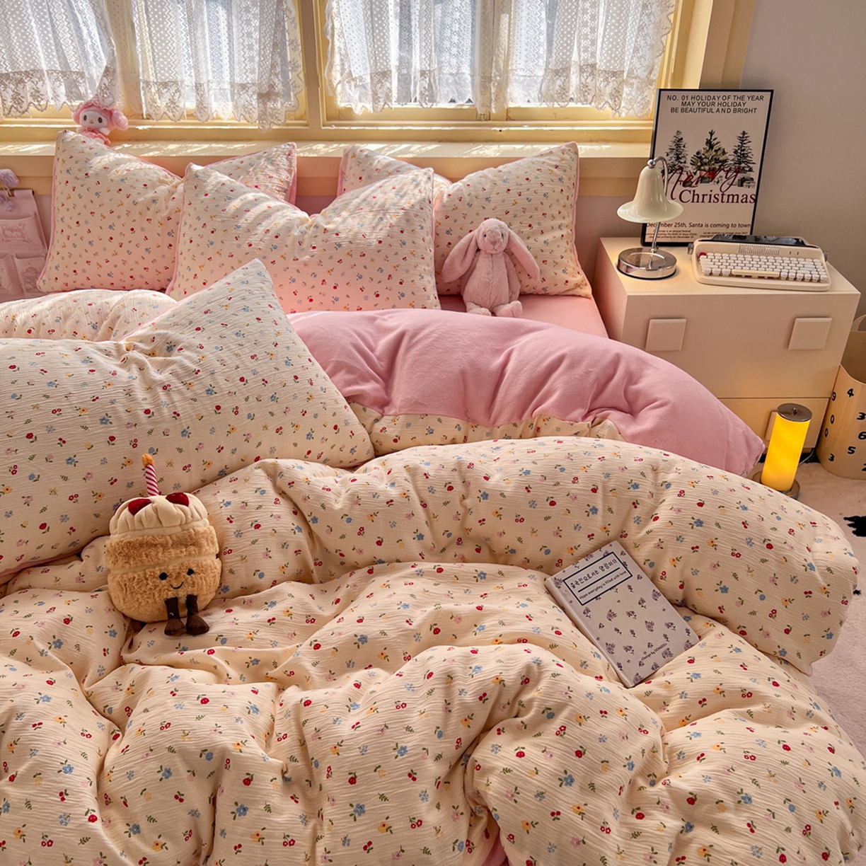 91家纺网 家纺一手货源 找家纺 瑞钰 2025新款A版三层纱B版牛奶绒四件套系列 小花点点