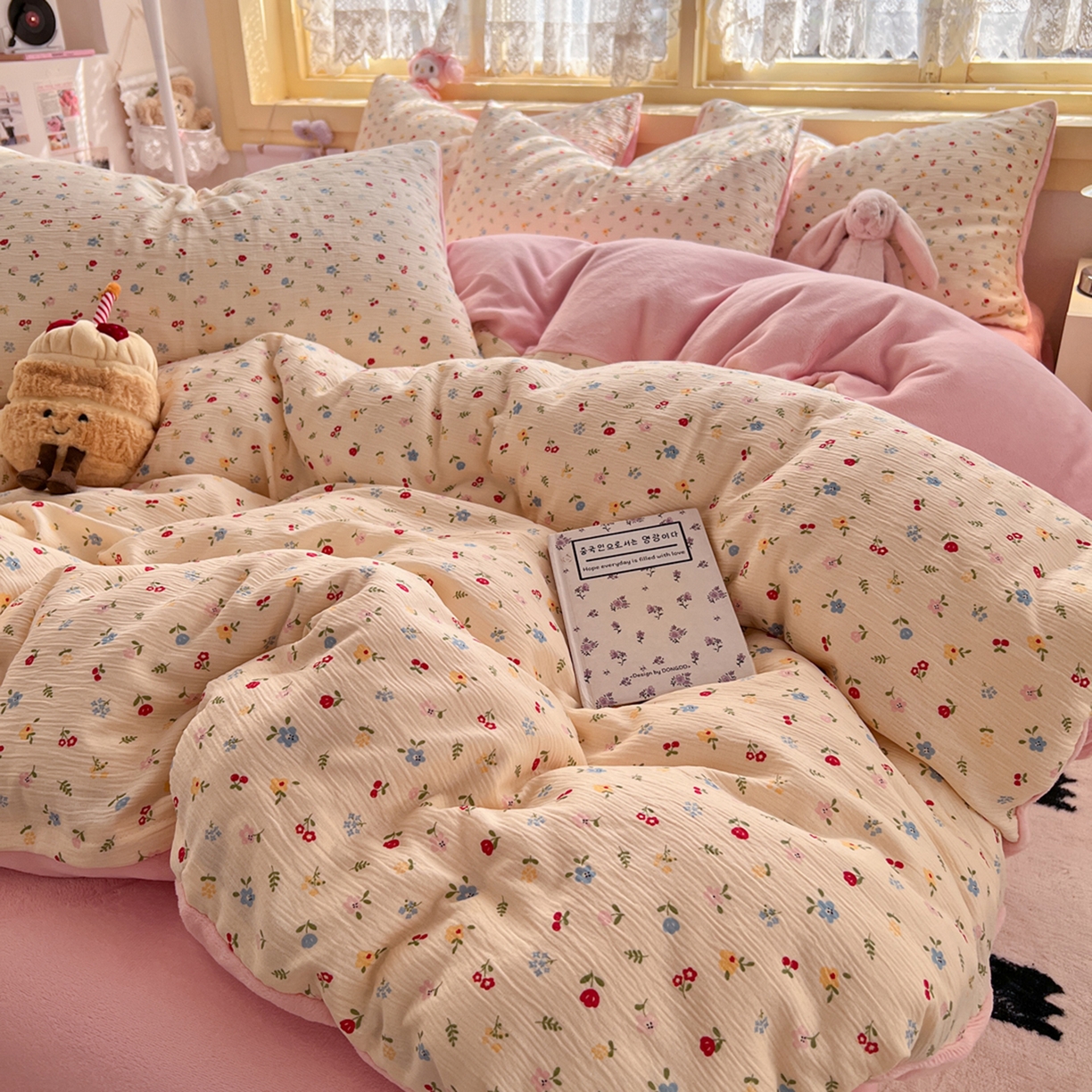 91家纺网 家纺一手货源 找家纺 瑞钰 2025新款A版三层纱B版牛奶绒四件套系列 小花点点