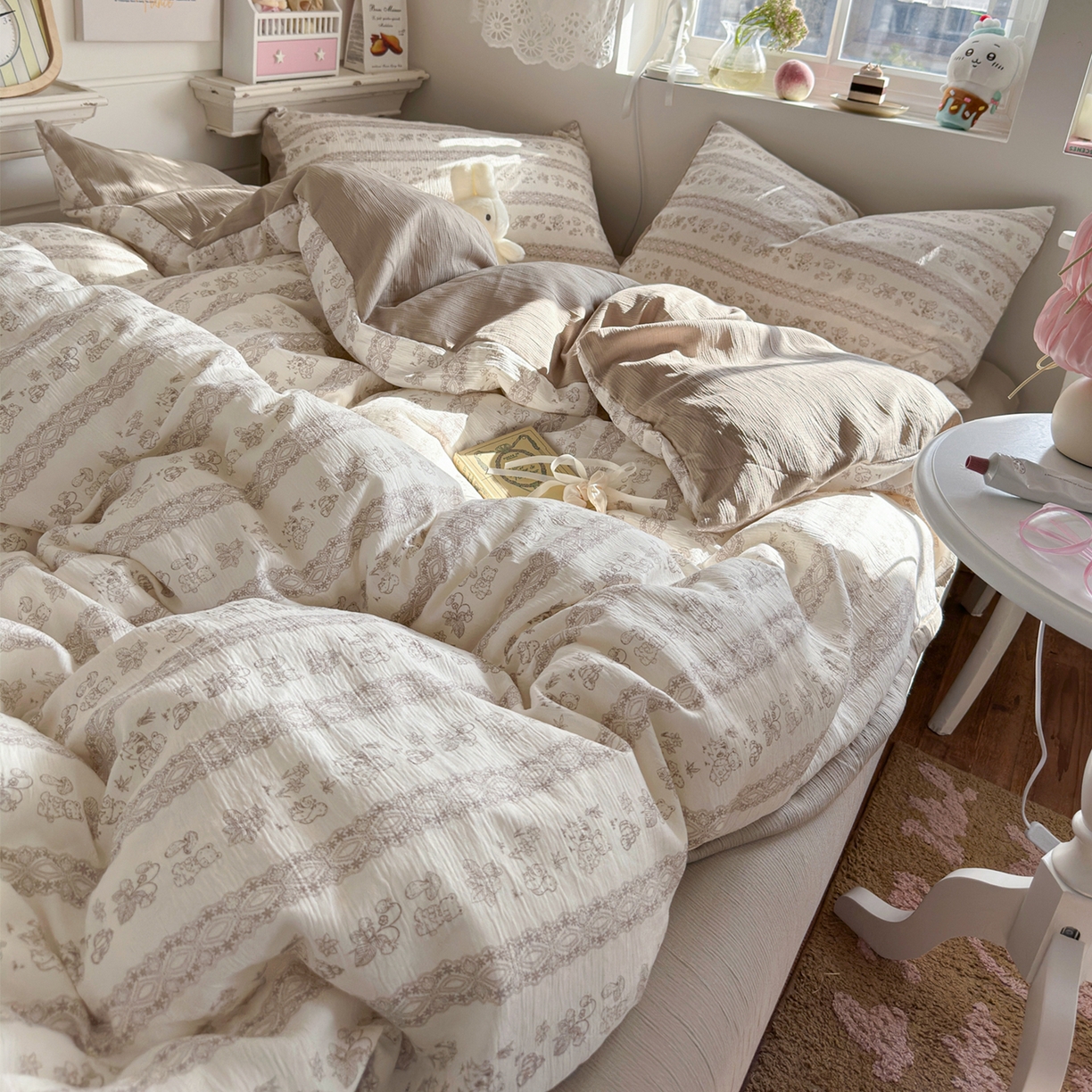 91家纺网 家纺一手货源 找家纺 玉海棠家纺 2025新款甄选三层纱印花四件套 蕾丝熊