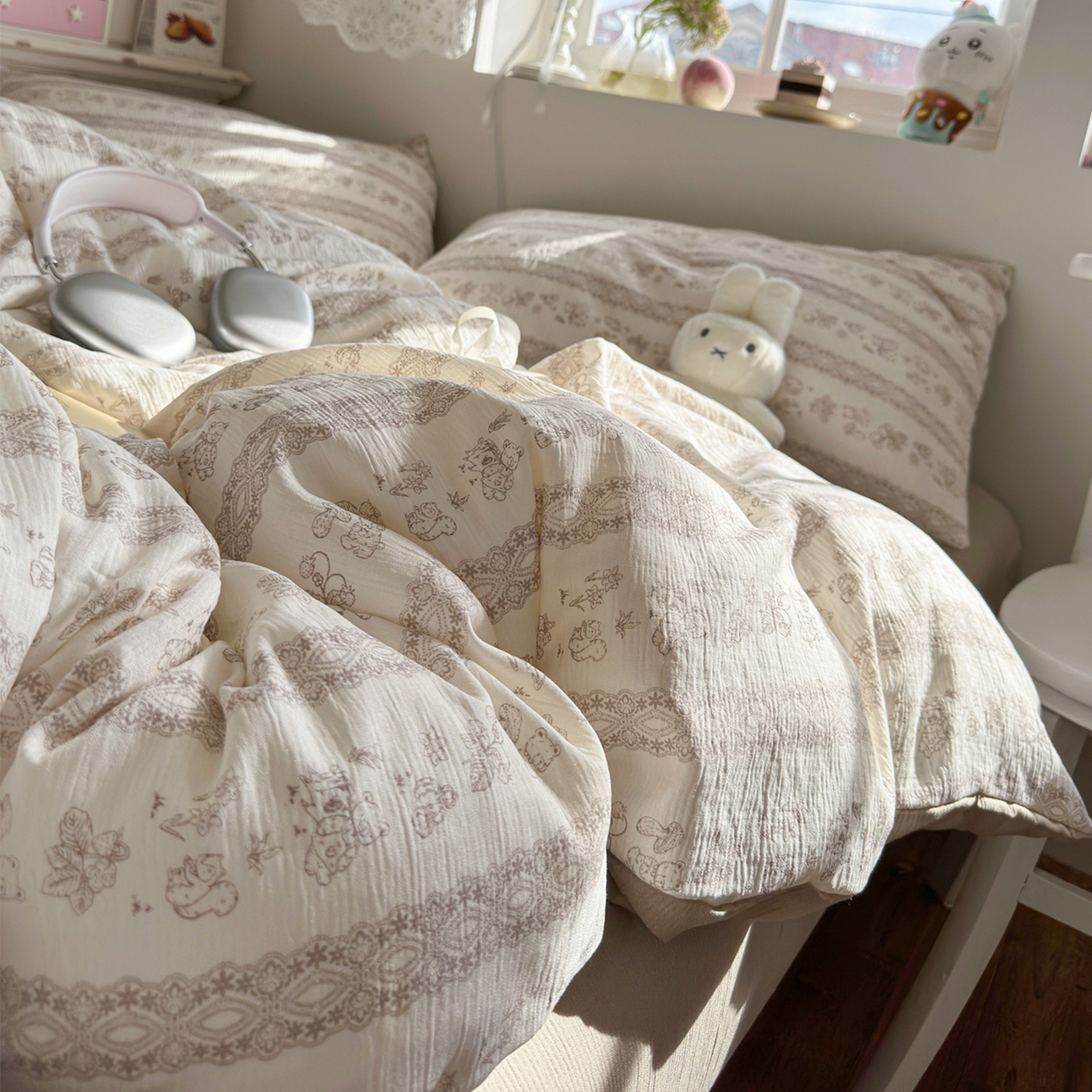 91家纺网 家纺一手货源 找家纺 玉海棠家纺 2025新款甄选三层纱印花四件套 蕾丝熊