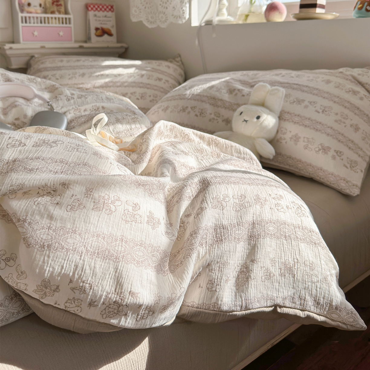 91家纺网 家纺一手货源 找家纺 玉海棠家纺 2025新款甄选三层纱印花四件套 蕾丝熊