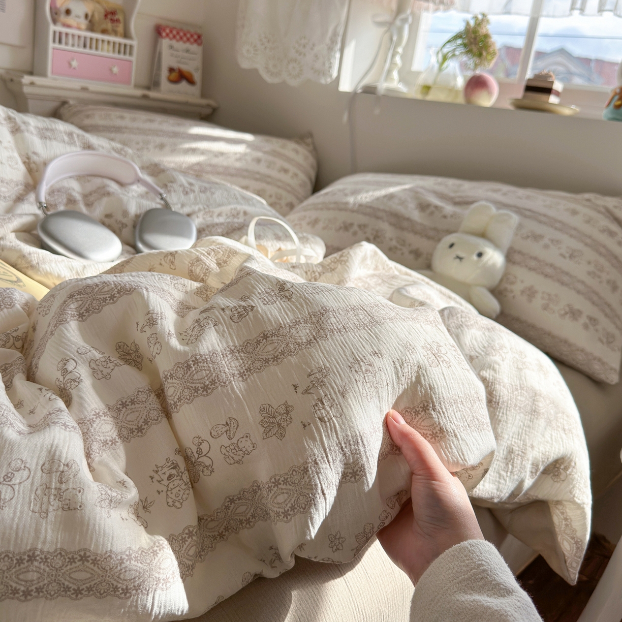 91家纺网 家纺一手货源 找家纺 玉海棠家纺 2025新款甄选三层纱印花四件套 蕾丝熊