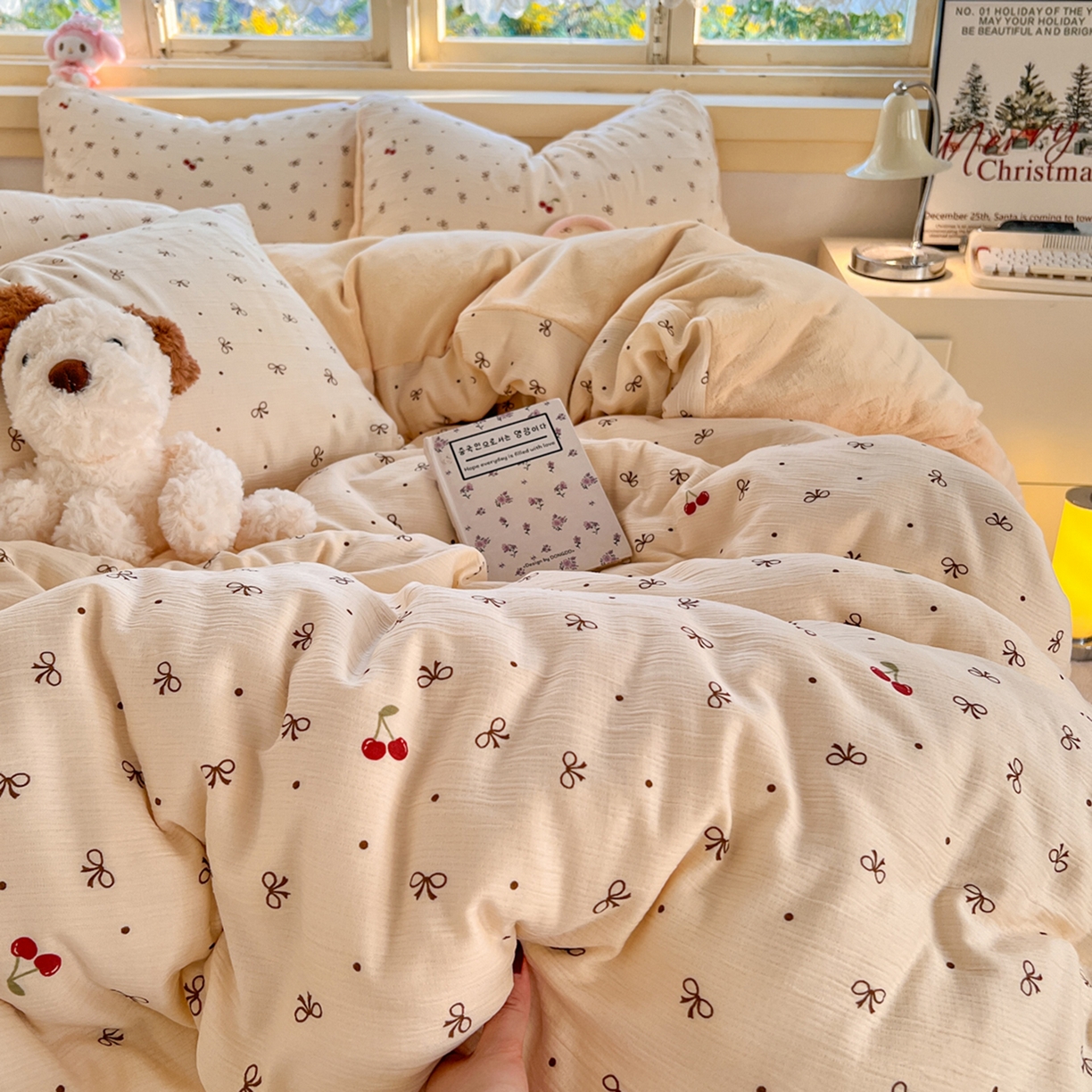 91家纺网 家纺一手货源 找家纺 瑞钰 2025新款A版三层纱B版牛奶绒四件套系列 撄桃蝴蝶