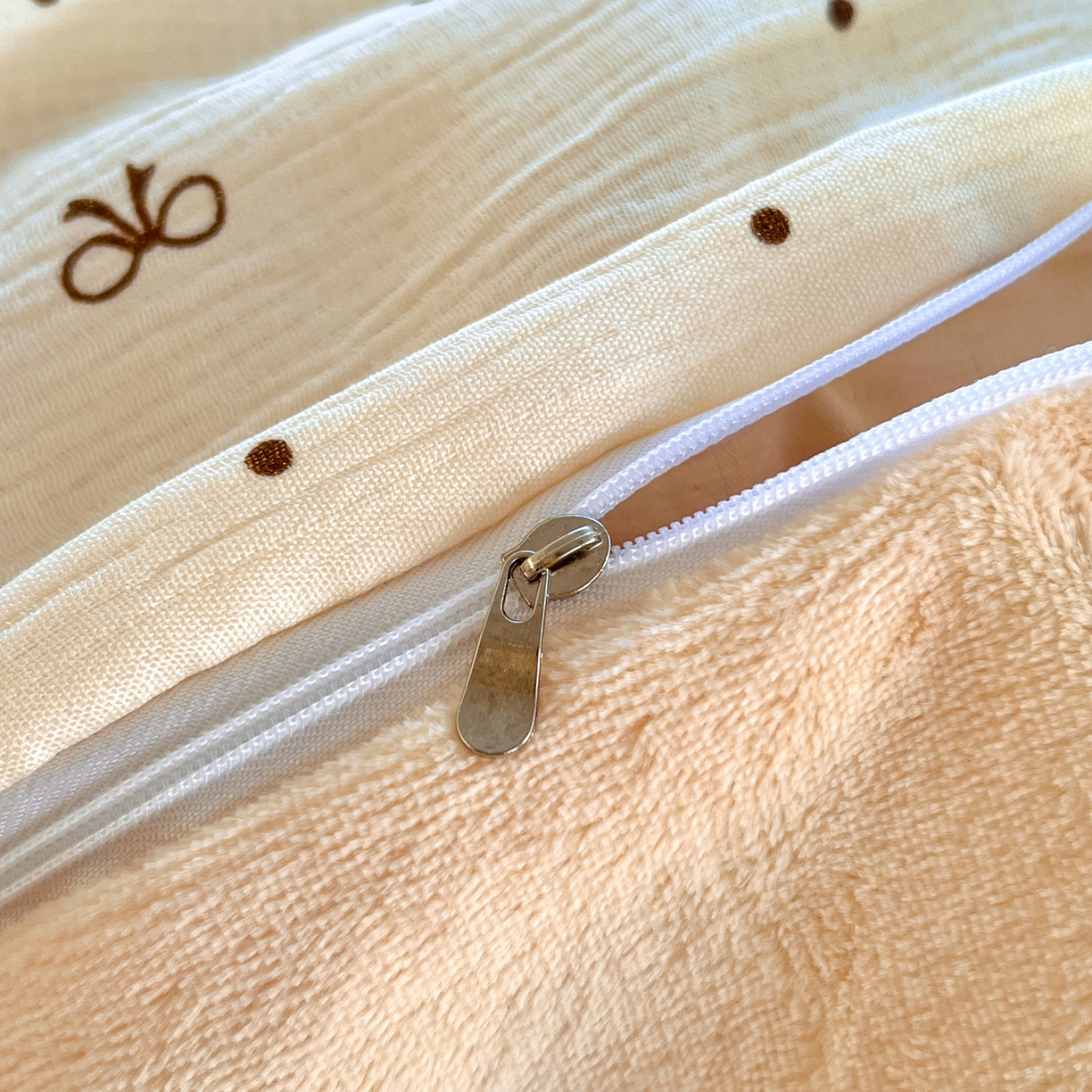 91家纺网 家纺一手货源 找家纺 瑞钰 2025新款A版三层纱B版牛奶绒四件套系列 撄桃蝴蝶