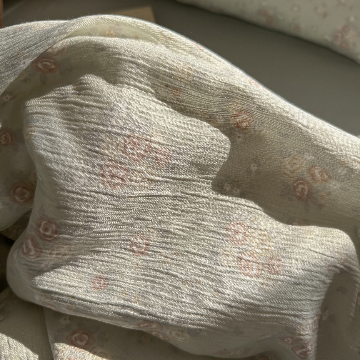 91家纺网 家纺一手货源 找家纺 玉海棠家纺 2025新款甄选三层纱印花四件套 玫瑰夜-绿