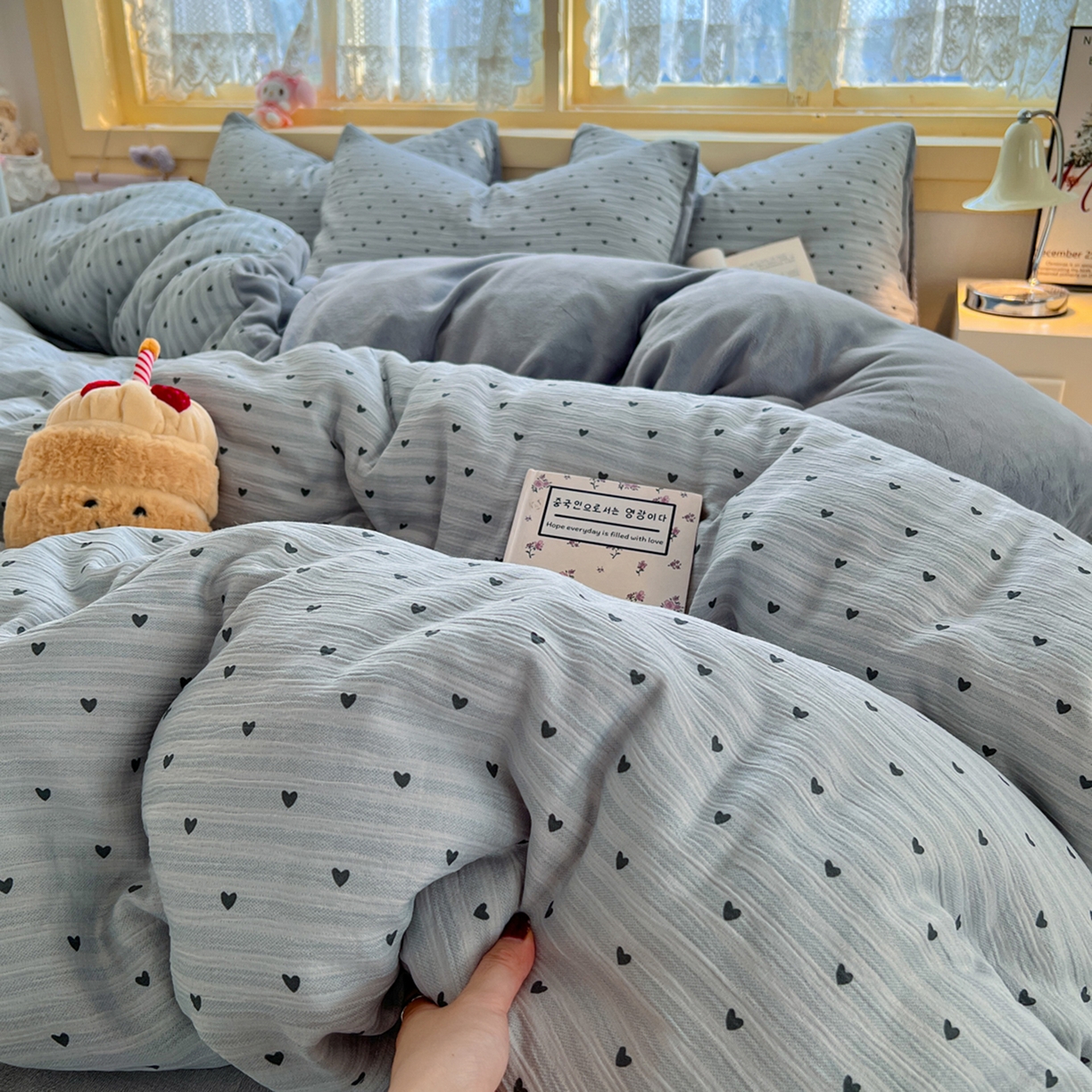 91家纺网 家纺一手货源 找家纺 瑞钰 2025新款A版三层纱B版牛奶绒四件套系列 雨爱