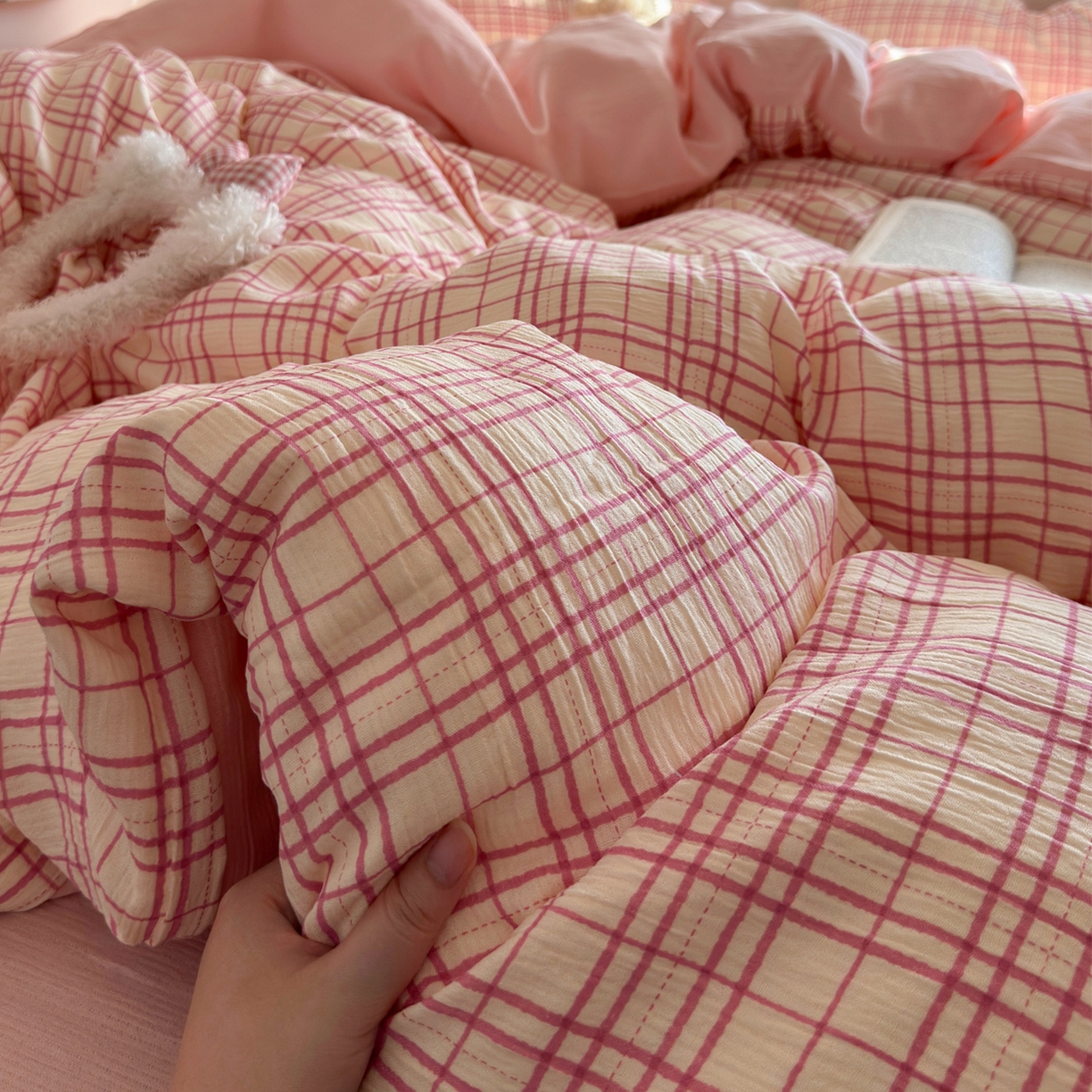 91家纺网 家纺一手货源 找家纺 玉海棠家纺 2025新款甄选三层纱印花四件套 梅森粉