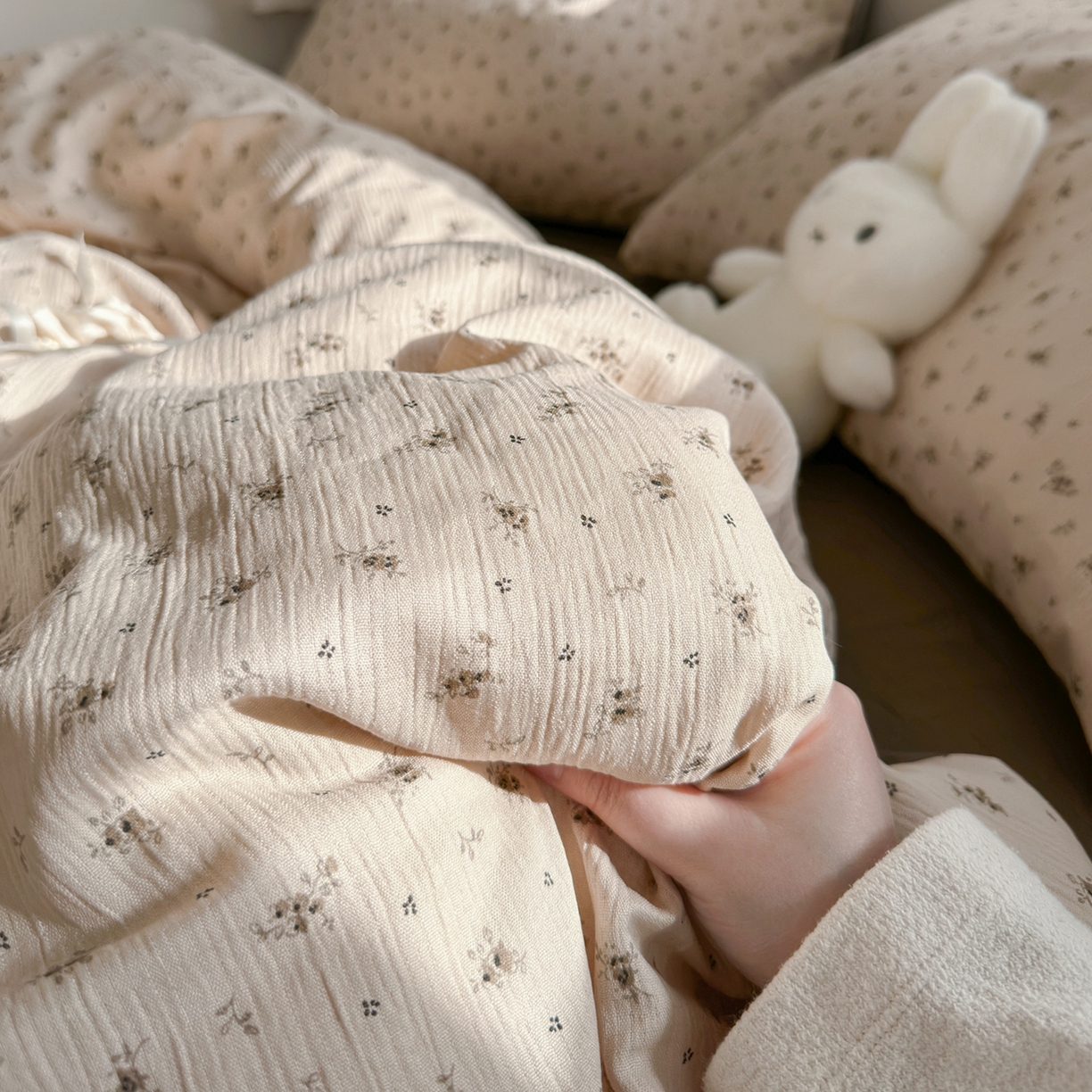 91家纺网 家纺一手货源 找家纺 玉海棠家纺 2025新款甄选三层纱印花四件套 莫奈-咖