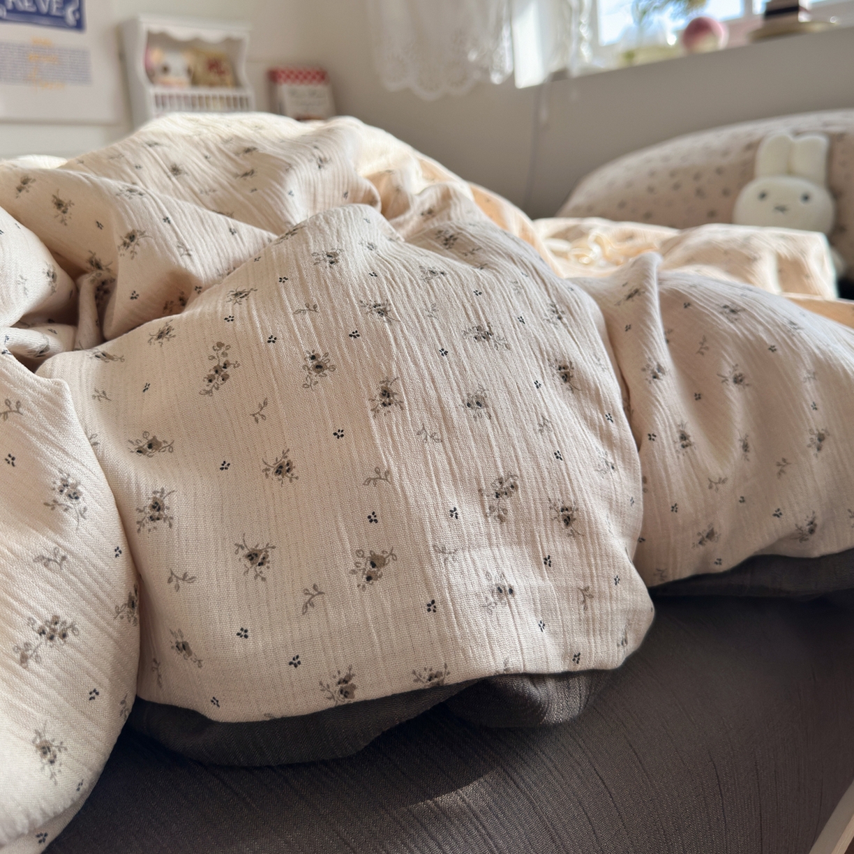 91家纺网 家纺一手货源 找家纺 玉海棠家纺 2025新款甄选三层纱印花四件套 莫奈-咖