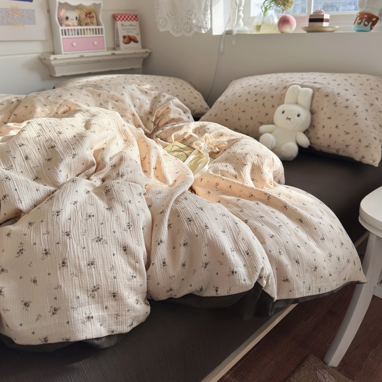 91家纺网 家纺一手货源 找家纺 玉海棠家纺 2025新款甄选三层纱印花四件套 莫奈-咖