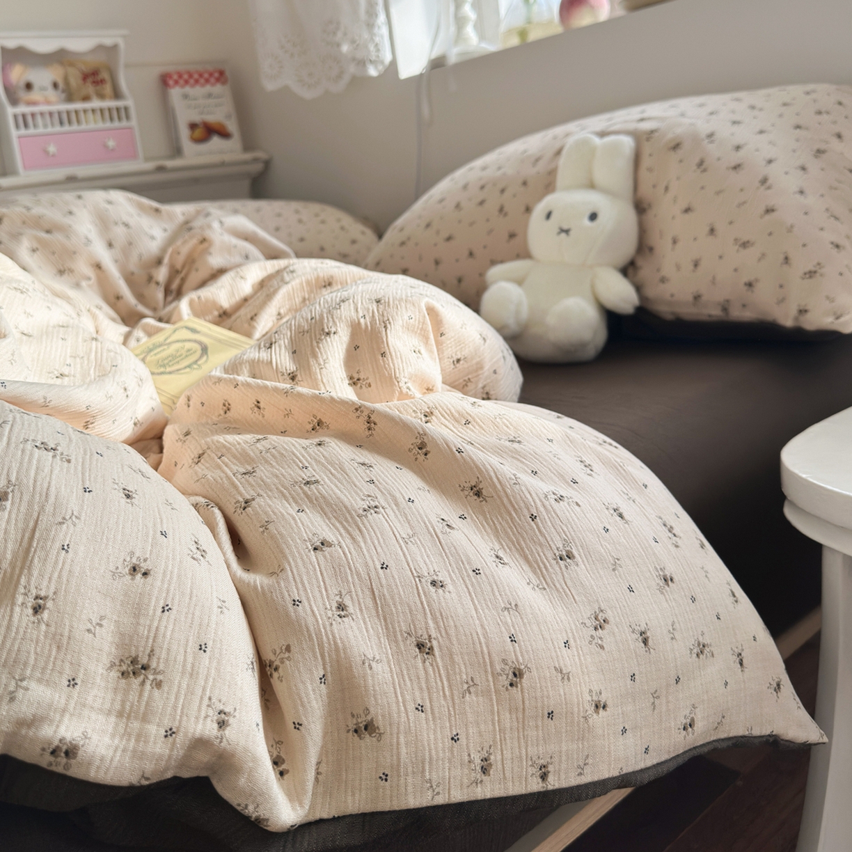 91家纺网 家纺一手货源 找家纺 玉海棠家纺 2025新款甄选三层纱印花四件套 莫奈-咖