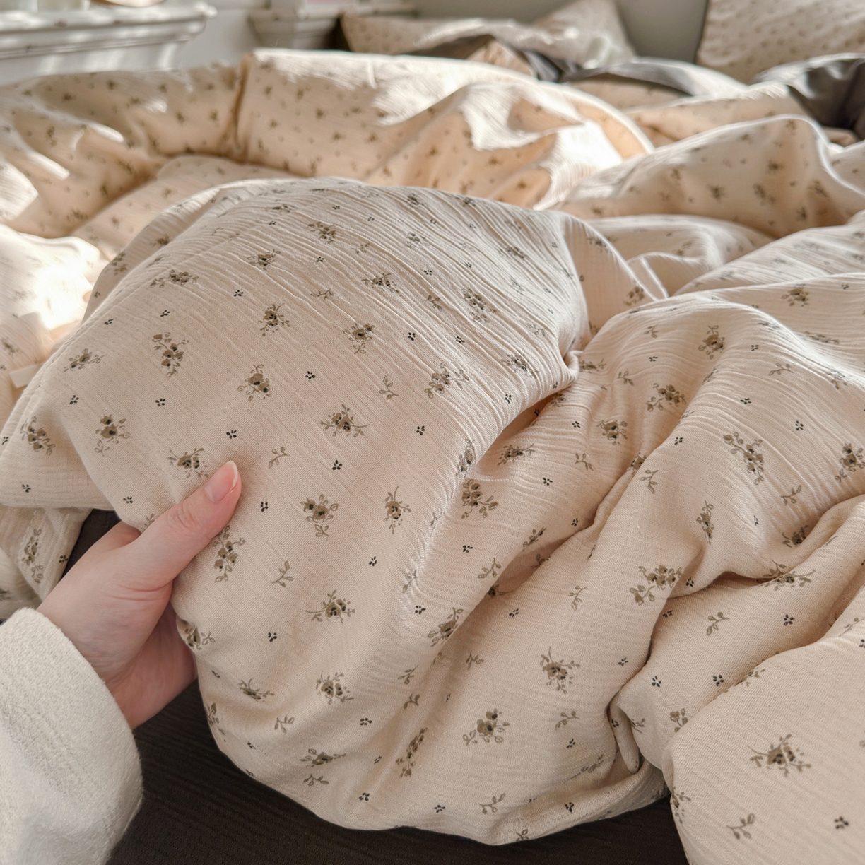 91家纺网 家纺一手货源 找家纺 玉海棠家纺 2025新款甄选三层纱印花四件套 莫奈-咖