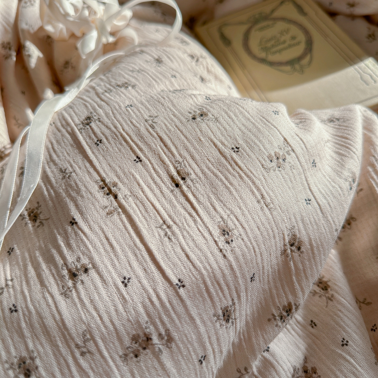 91家纺网 家纺一手货源 找家纺 玉海棠家纺 2025新款甄选三层纱印花四件套 莫奈-咖