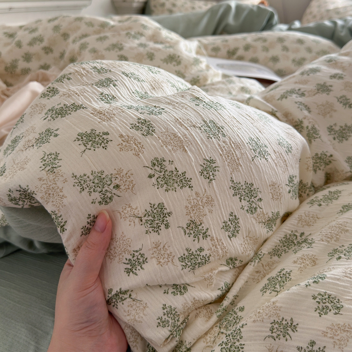 91家纺网 家纺一手货源 找家纺 玉海棠家纺 2025新款甄选三层纱印花四件套 沐风