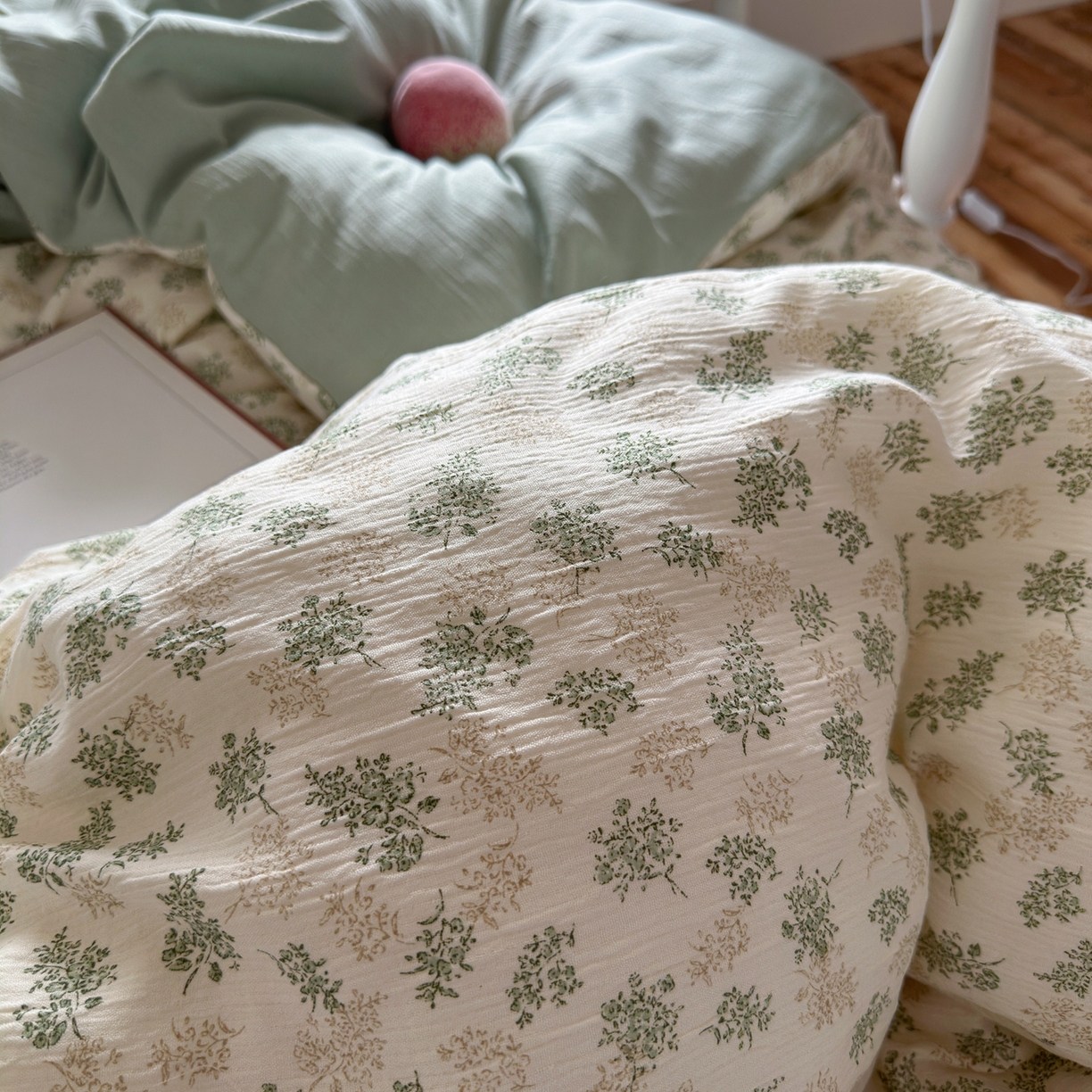 91家纺网 家纺一手货源 找家纺 玉海棠家纺 2025新款甄选三层纱印花四件套 沐风