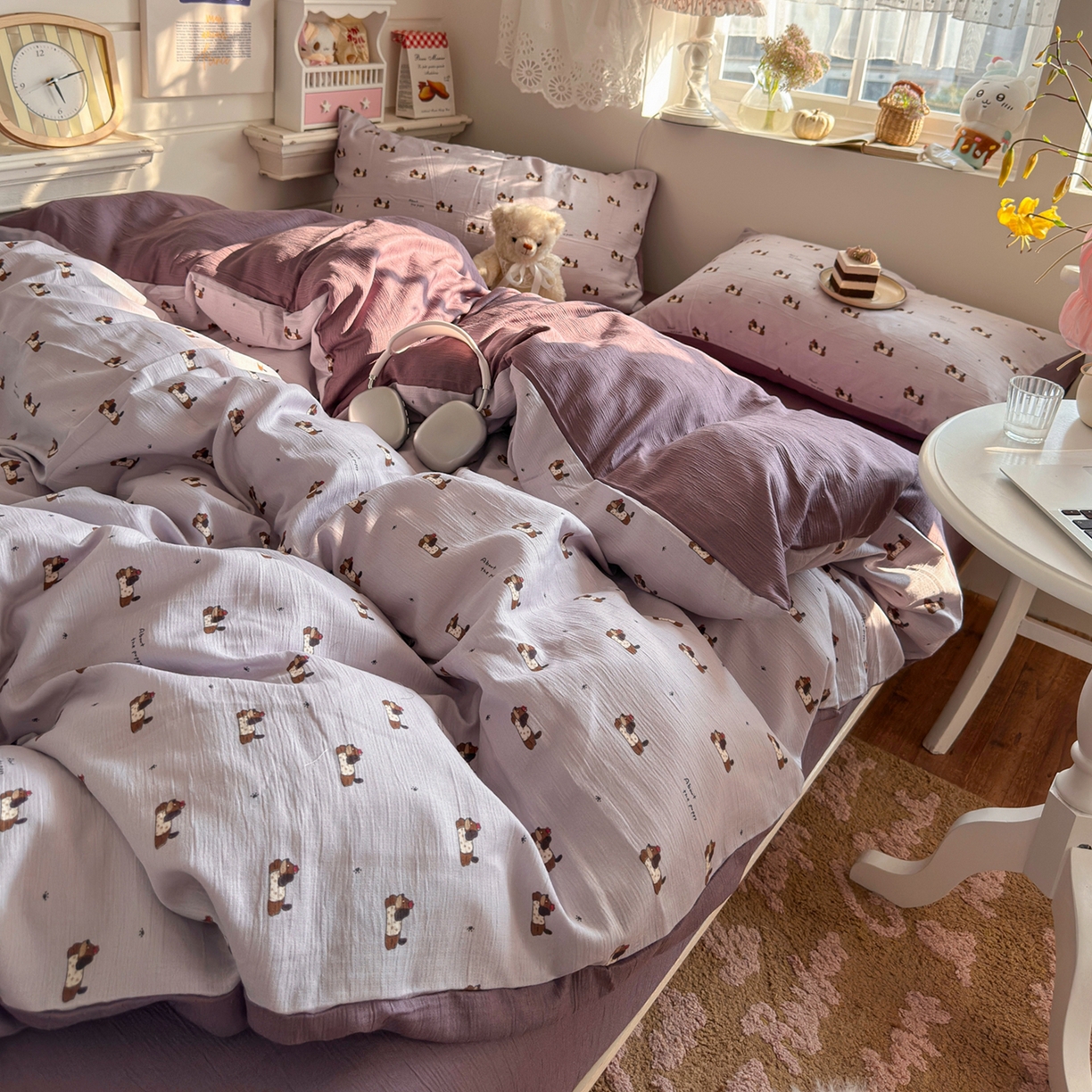 91家纺网 家纺一手货源 找家纺 玉海棠家纺 2025新款甄选三层纱印花四件套 葡萄腊肠狗